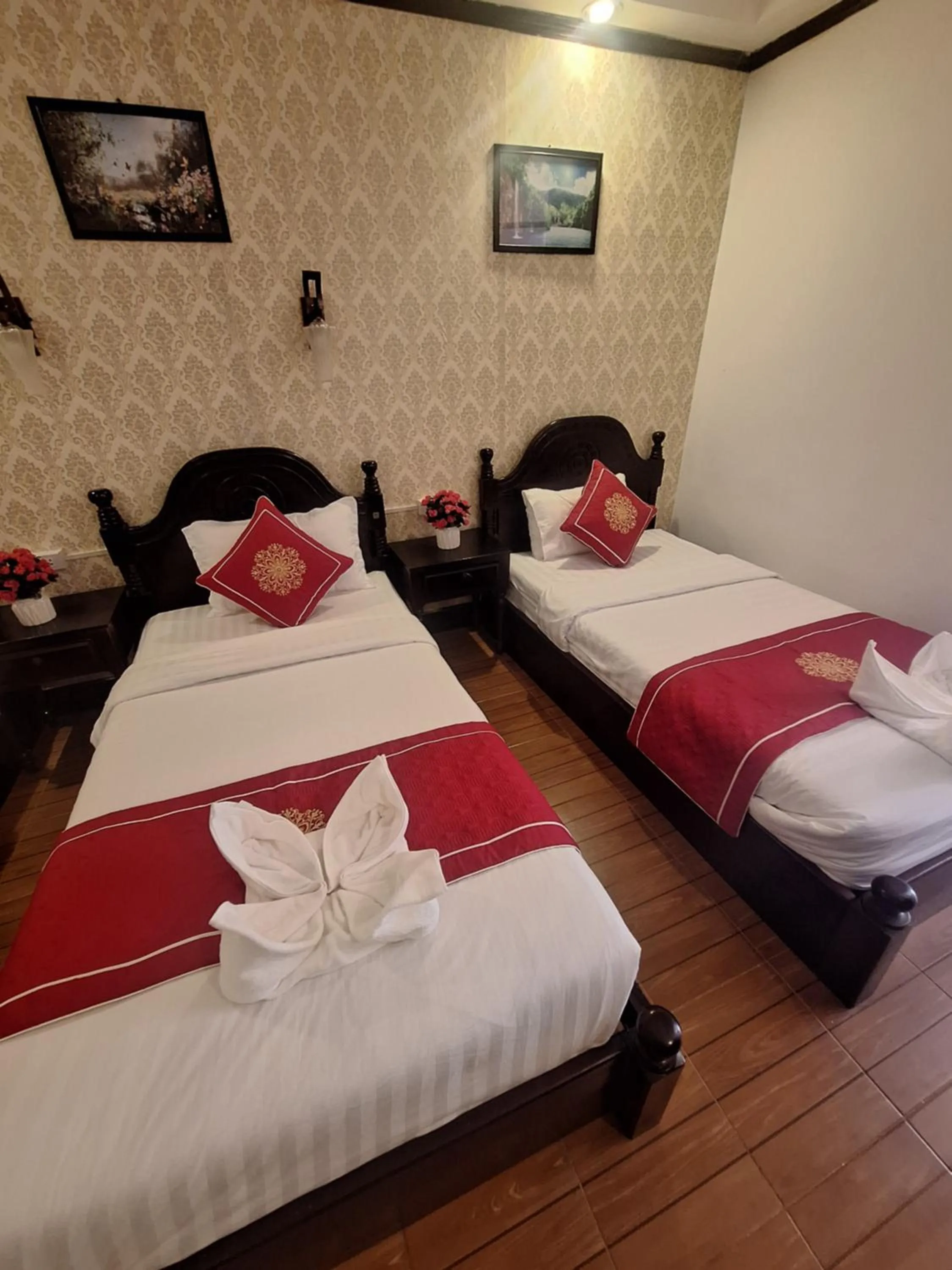 Bed in Luang Prabang Pavilion Hotel & Travel