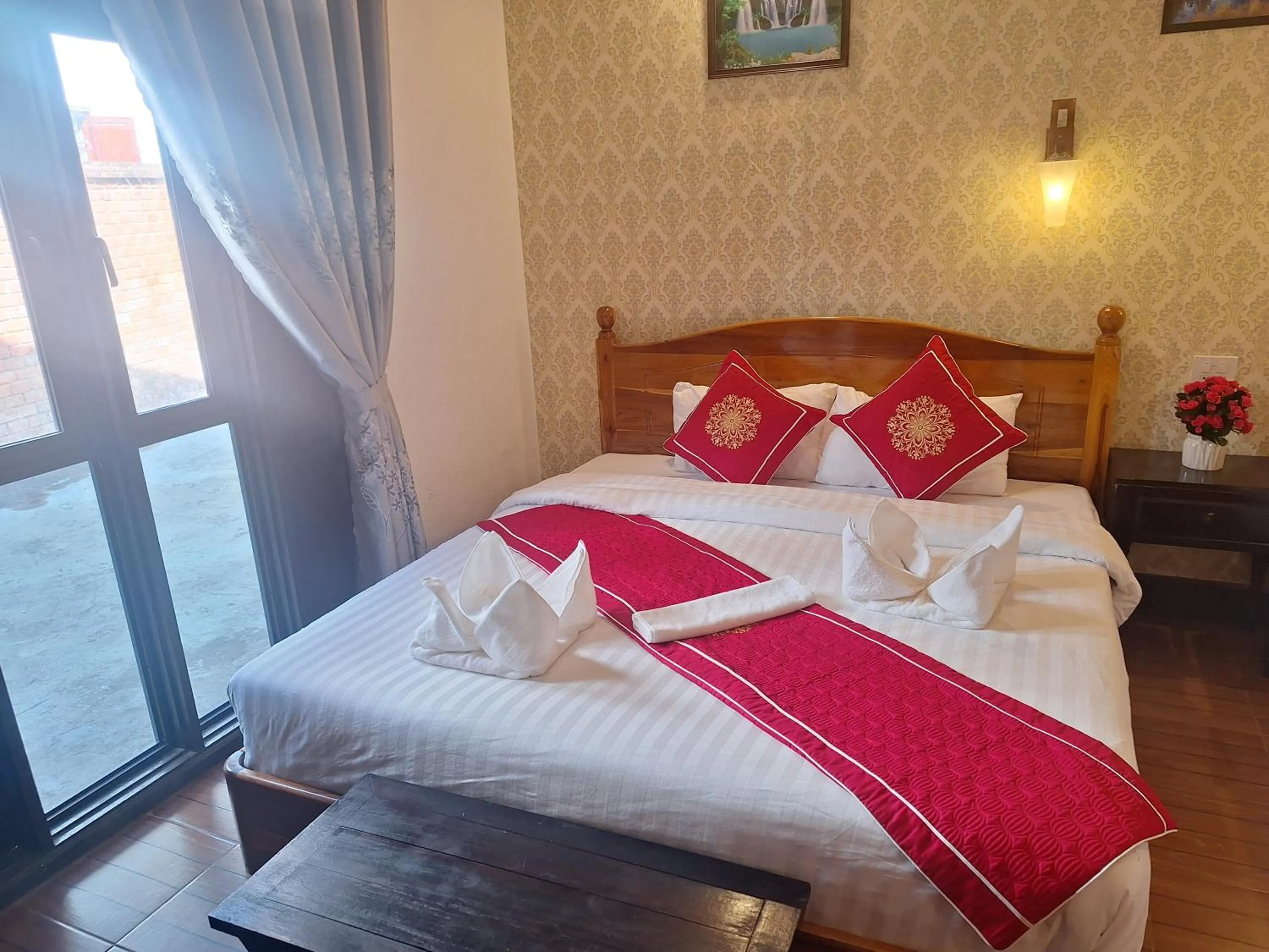 Bed in Luang Prabang Pavilion Hotel & Travel