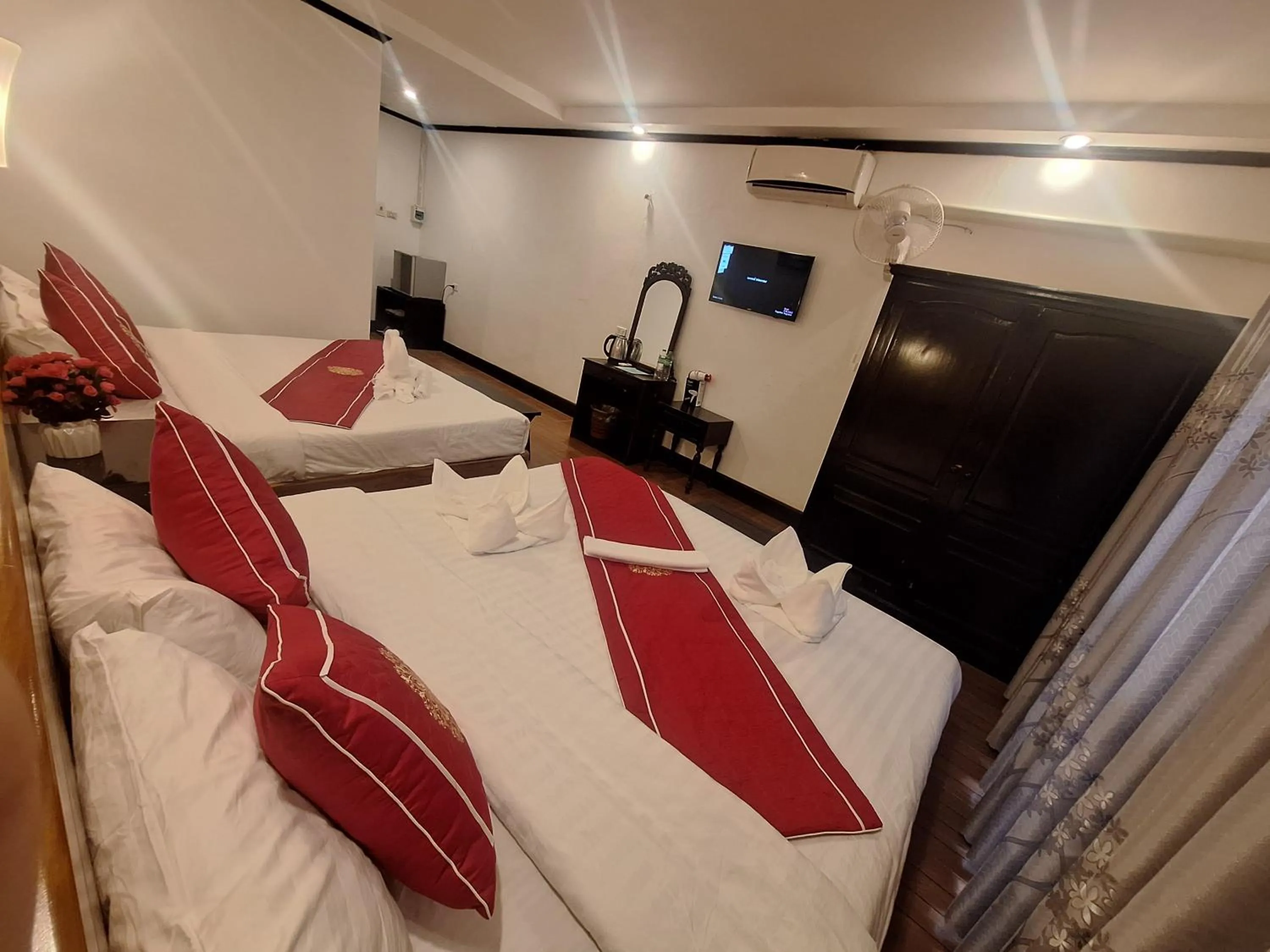 Bed in Luang Prabang Pavilion Hotel & Travel