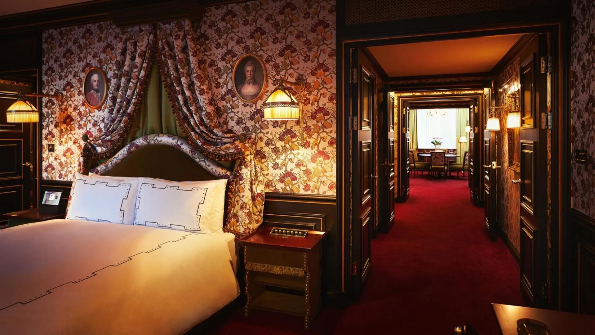 Bed in L'Escape Hotel