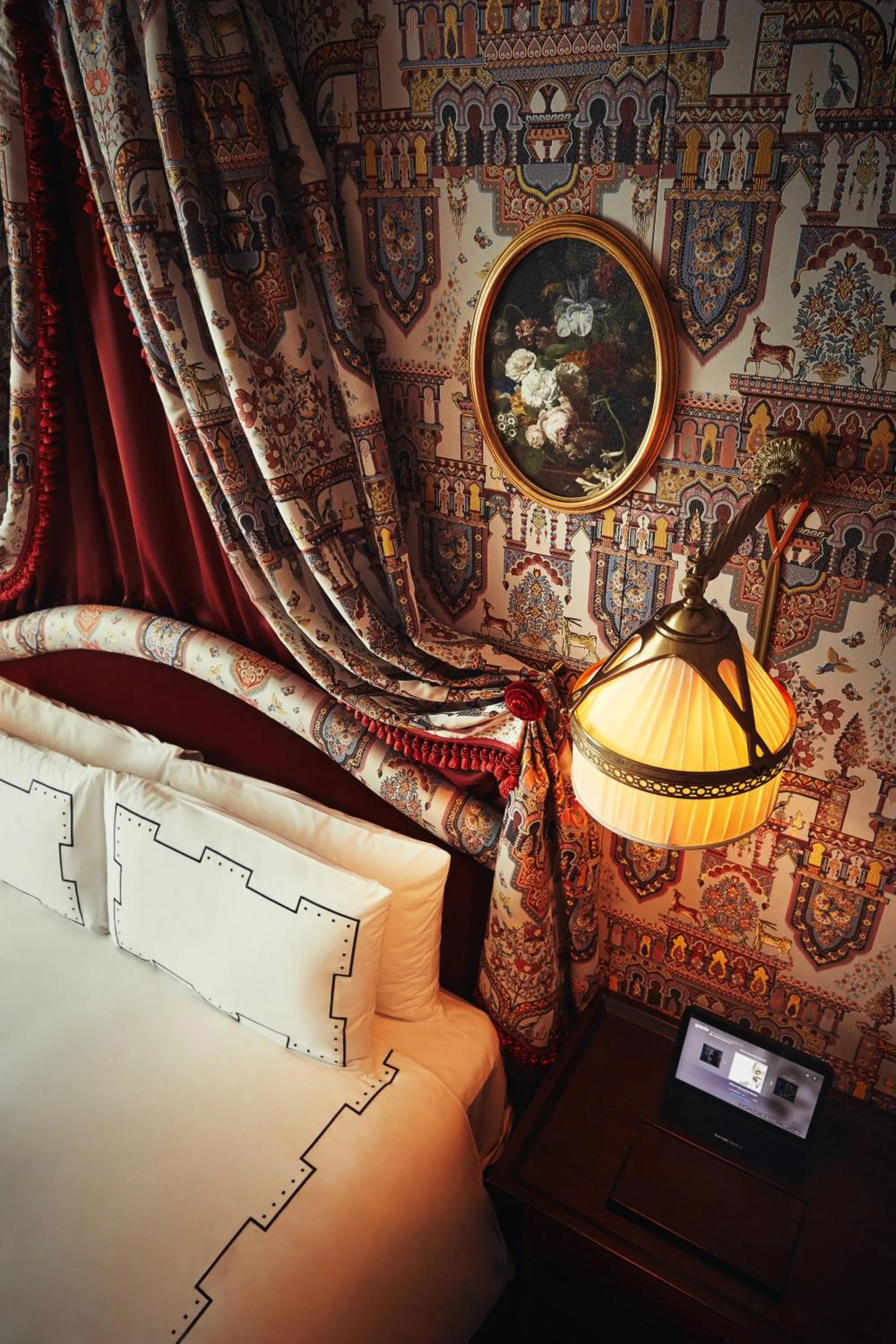 Bed in L'Escape Hotel