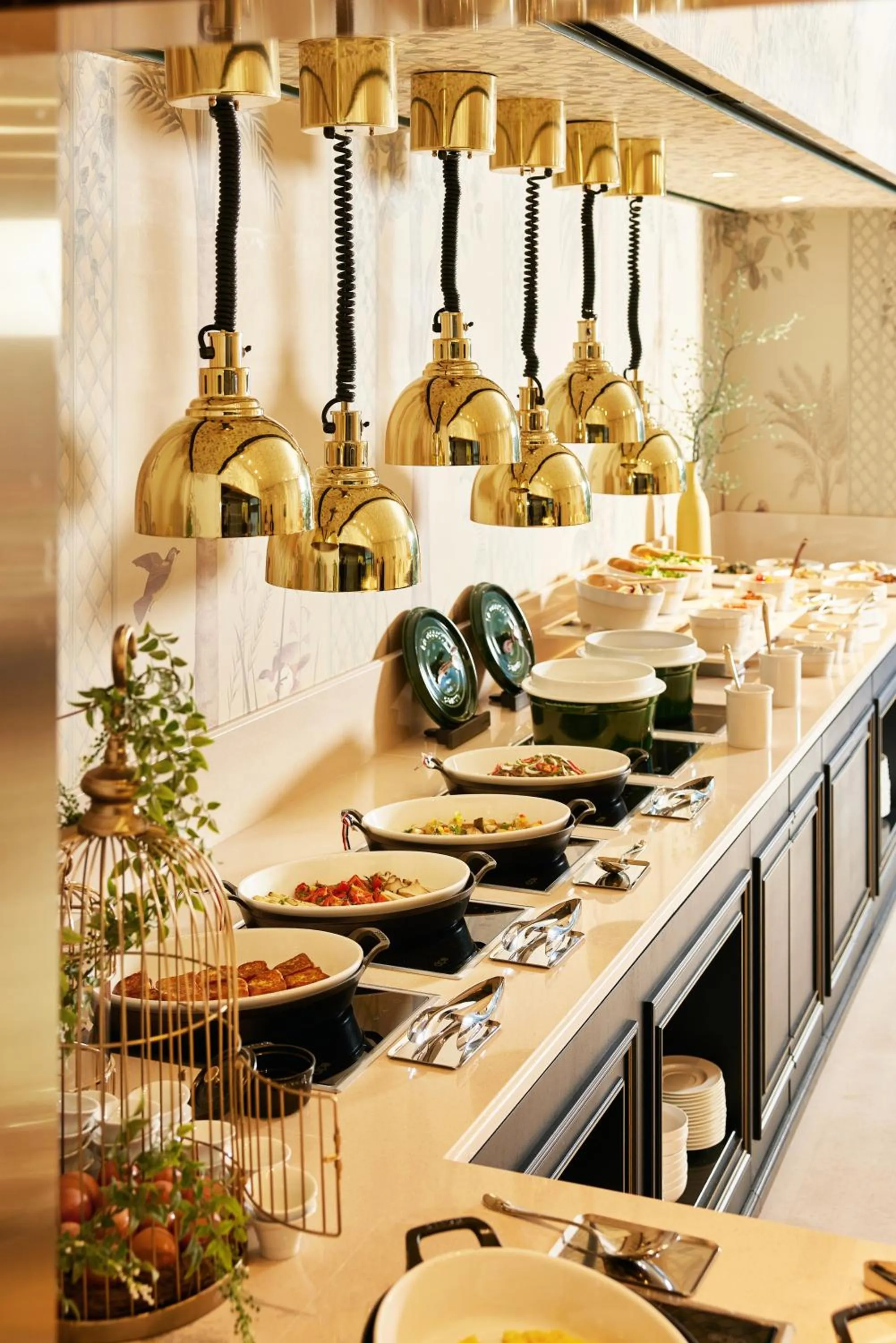 Restaurant/places to eat in L'Escape Hotel