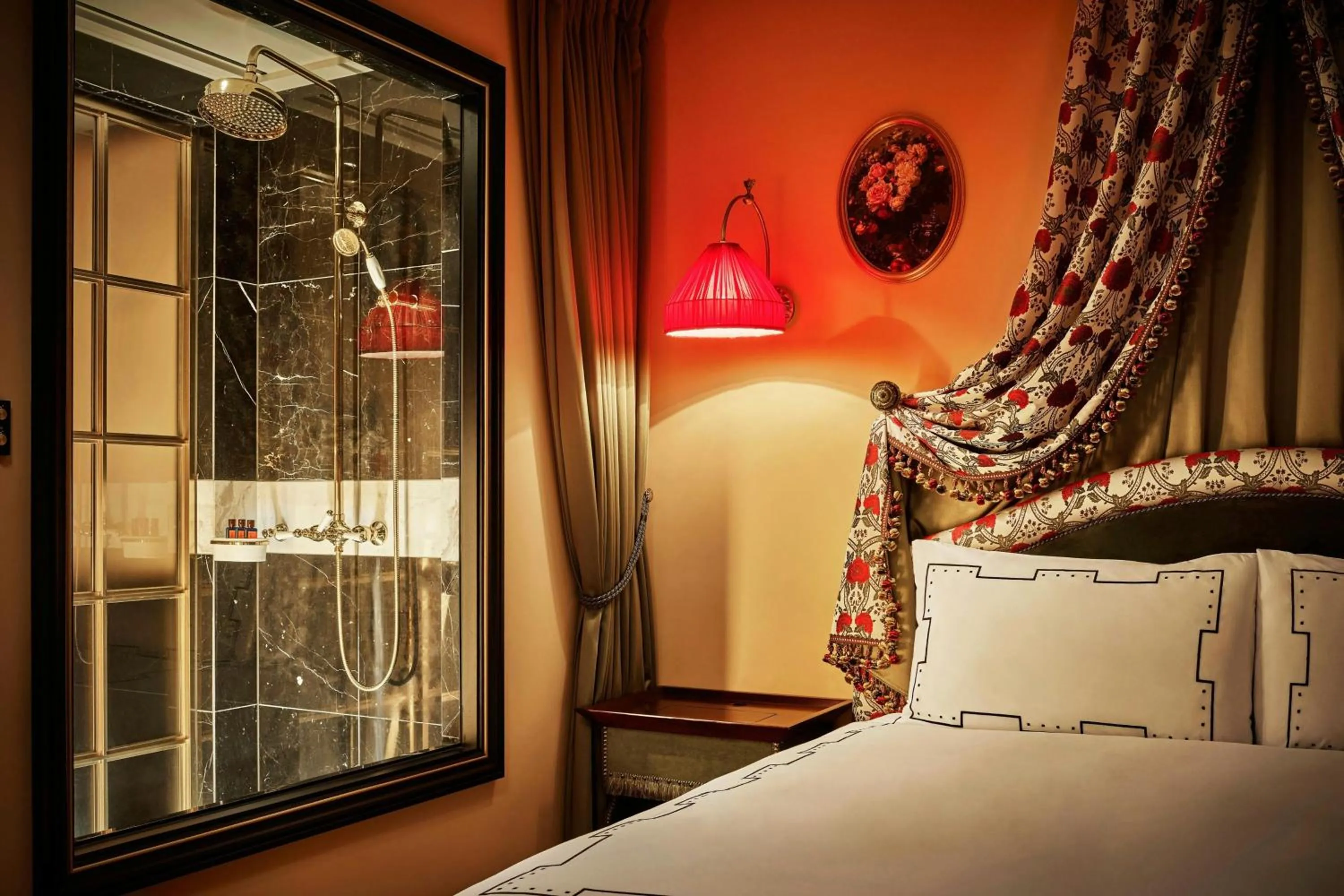 Photo of the whole room, Bed in L’Escape, a Luxury Collection Hotel, Seoul Myeongdong