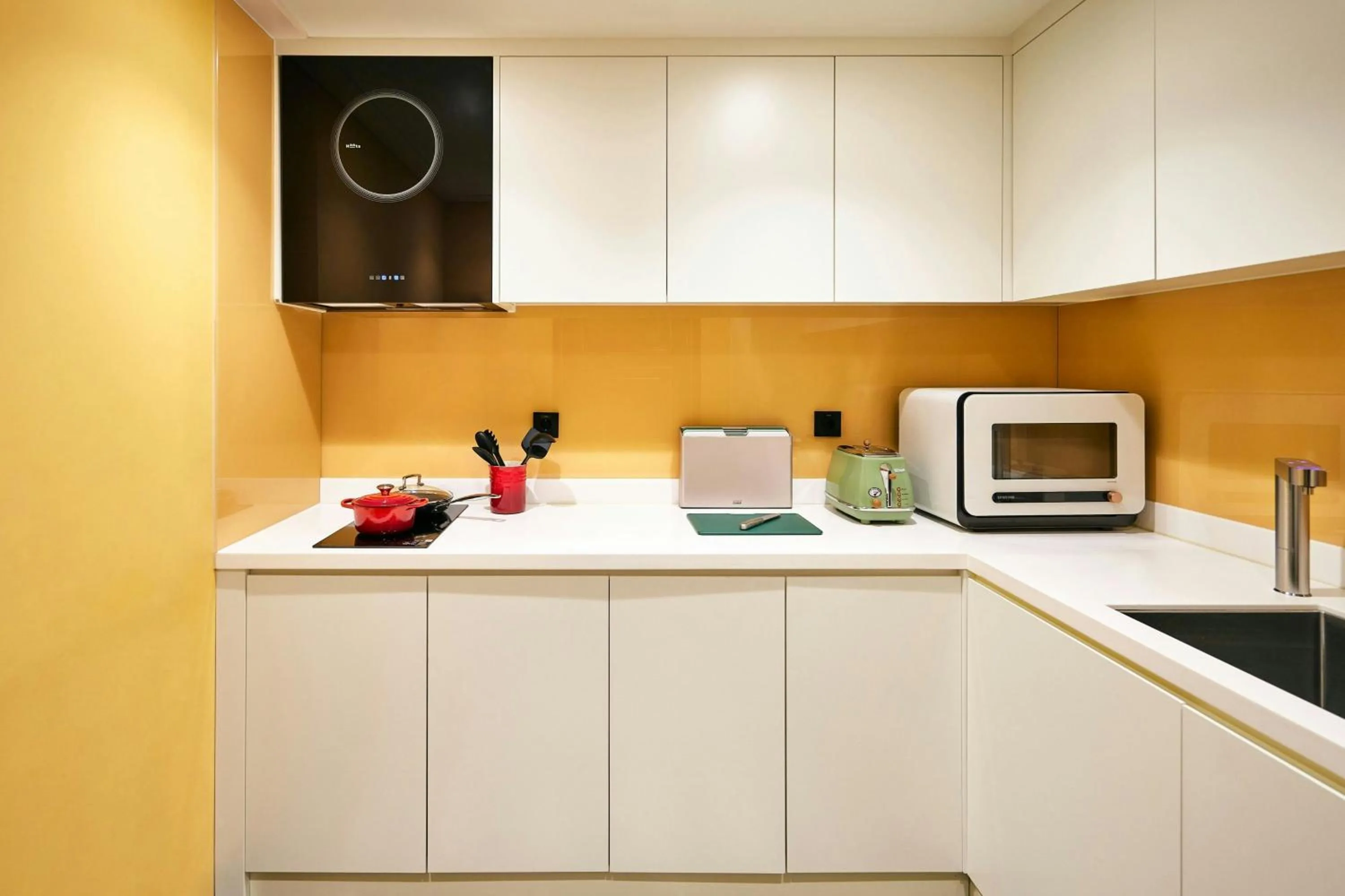 Kitchen or kitchenette in L’Escape, a Luxury Collection Hotel, Seoul Myeongdong