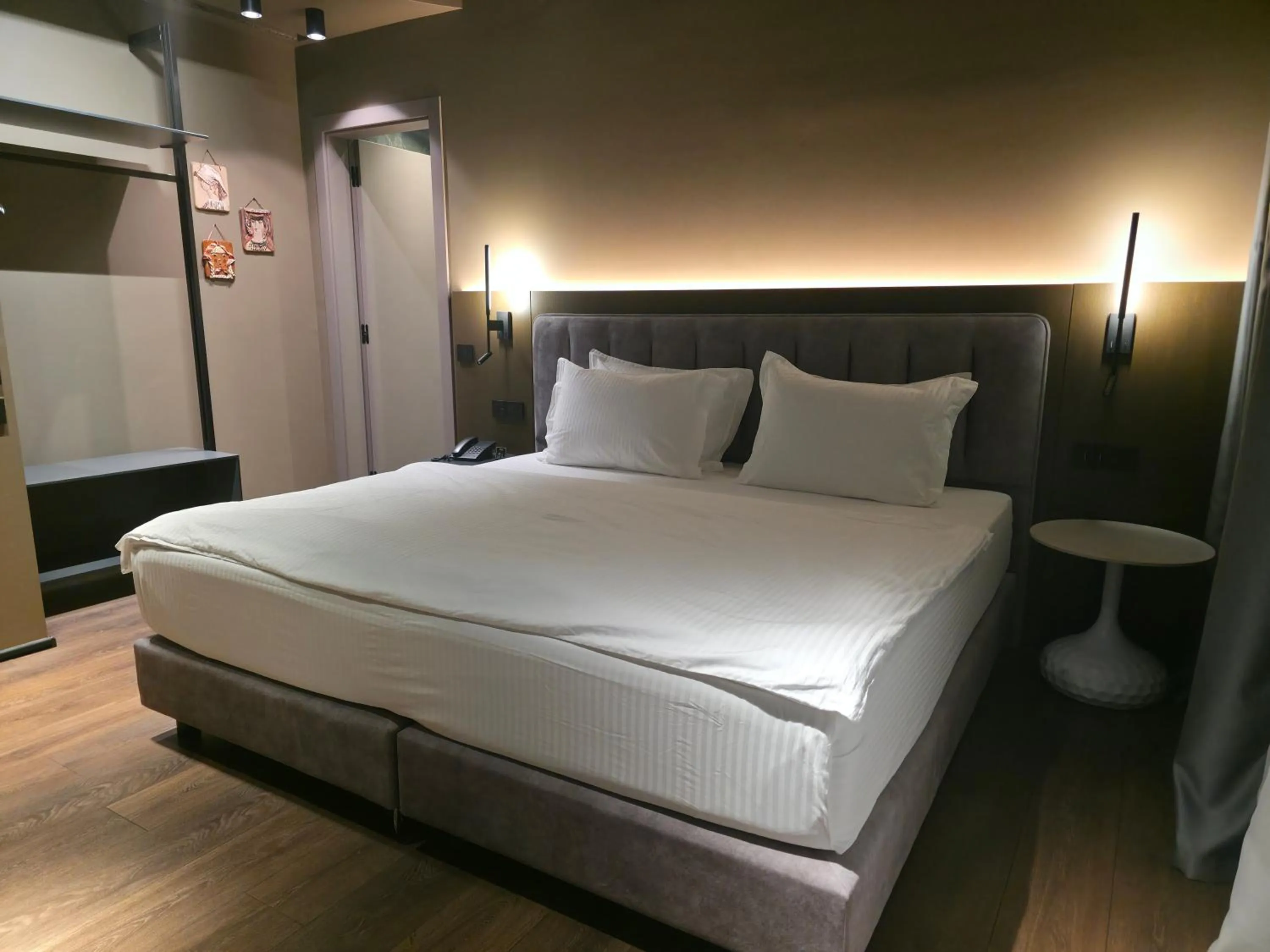 Bed in Mondial Hotel