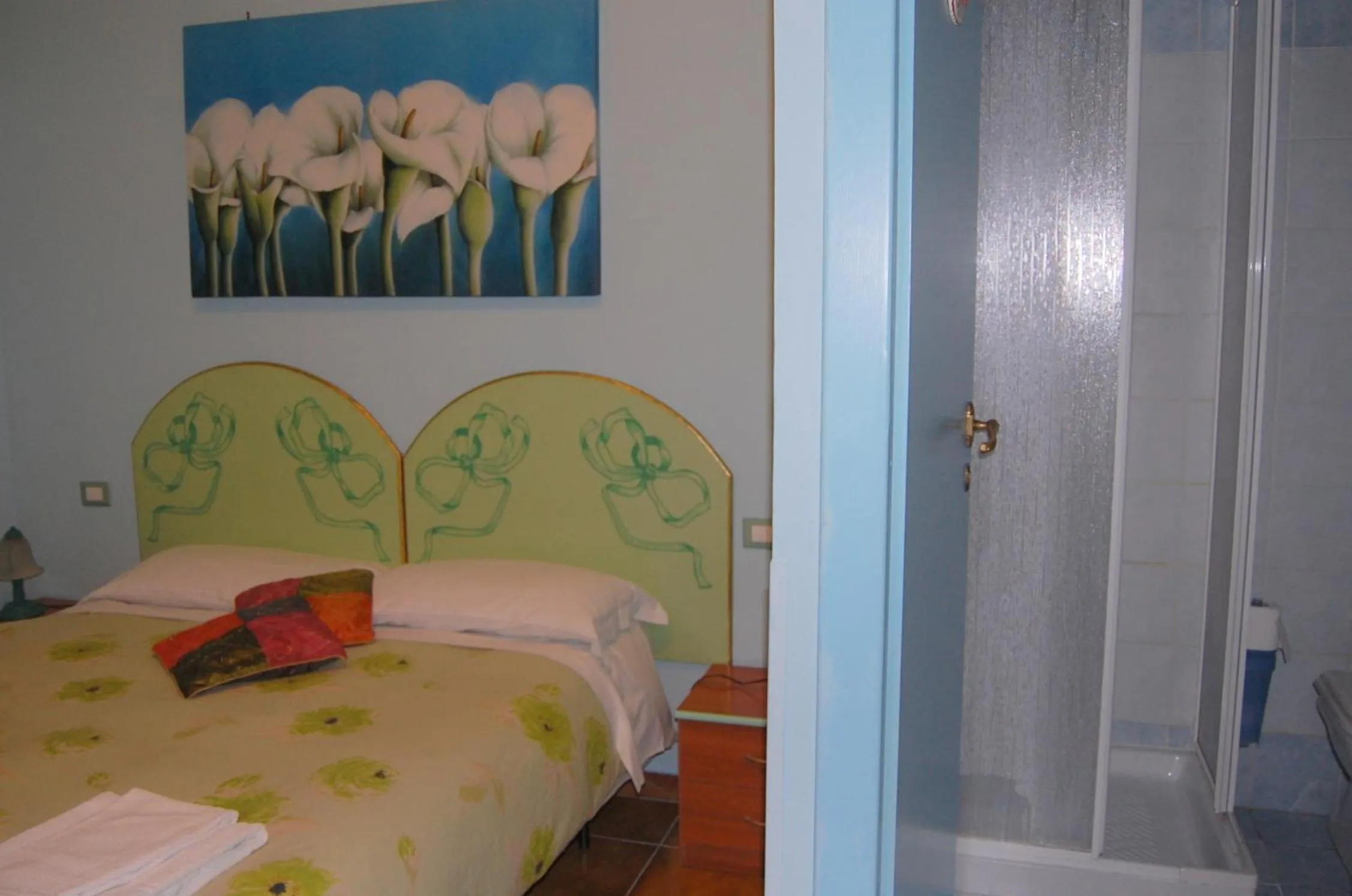 Bathroom, Bed in Casa Cleo