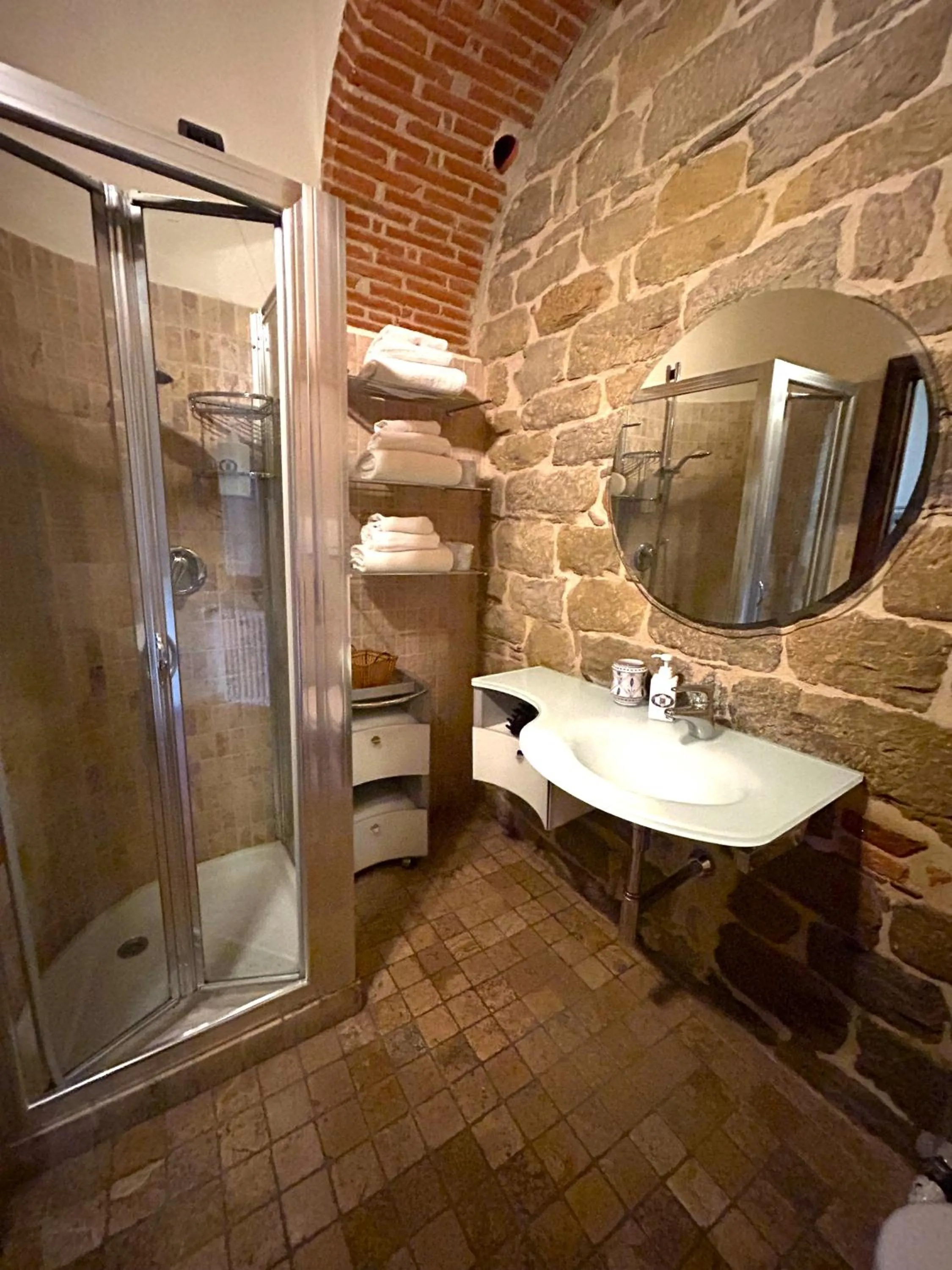 Bathroom in La Corte Del Re Suite & Rooms Arezzo