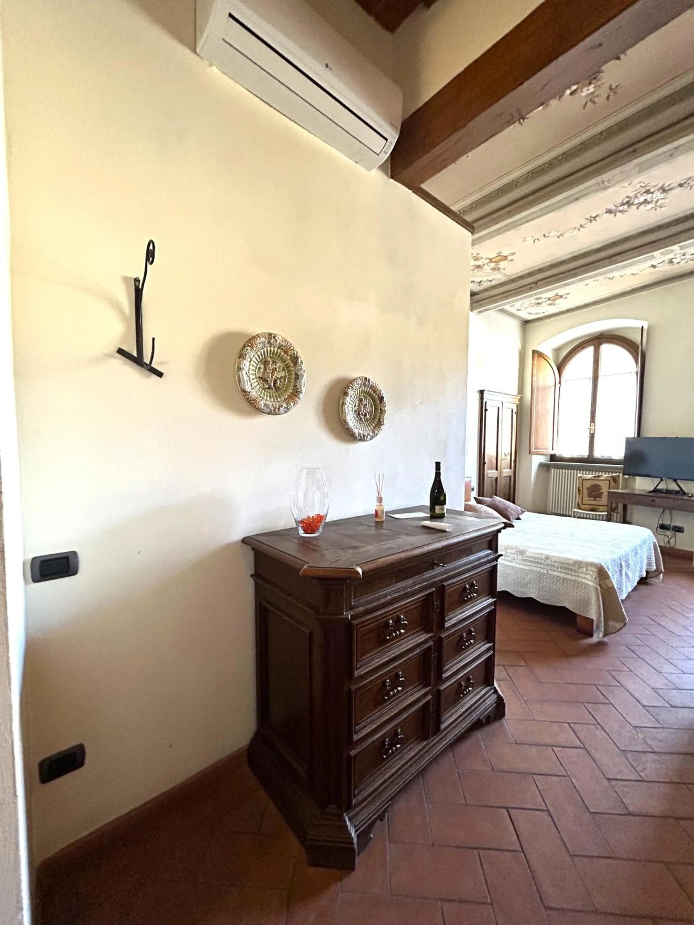 Photo of the whole room, Bed in La Corte Del Re Suite & Rooms Arezzo