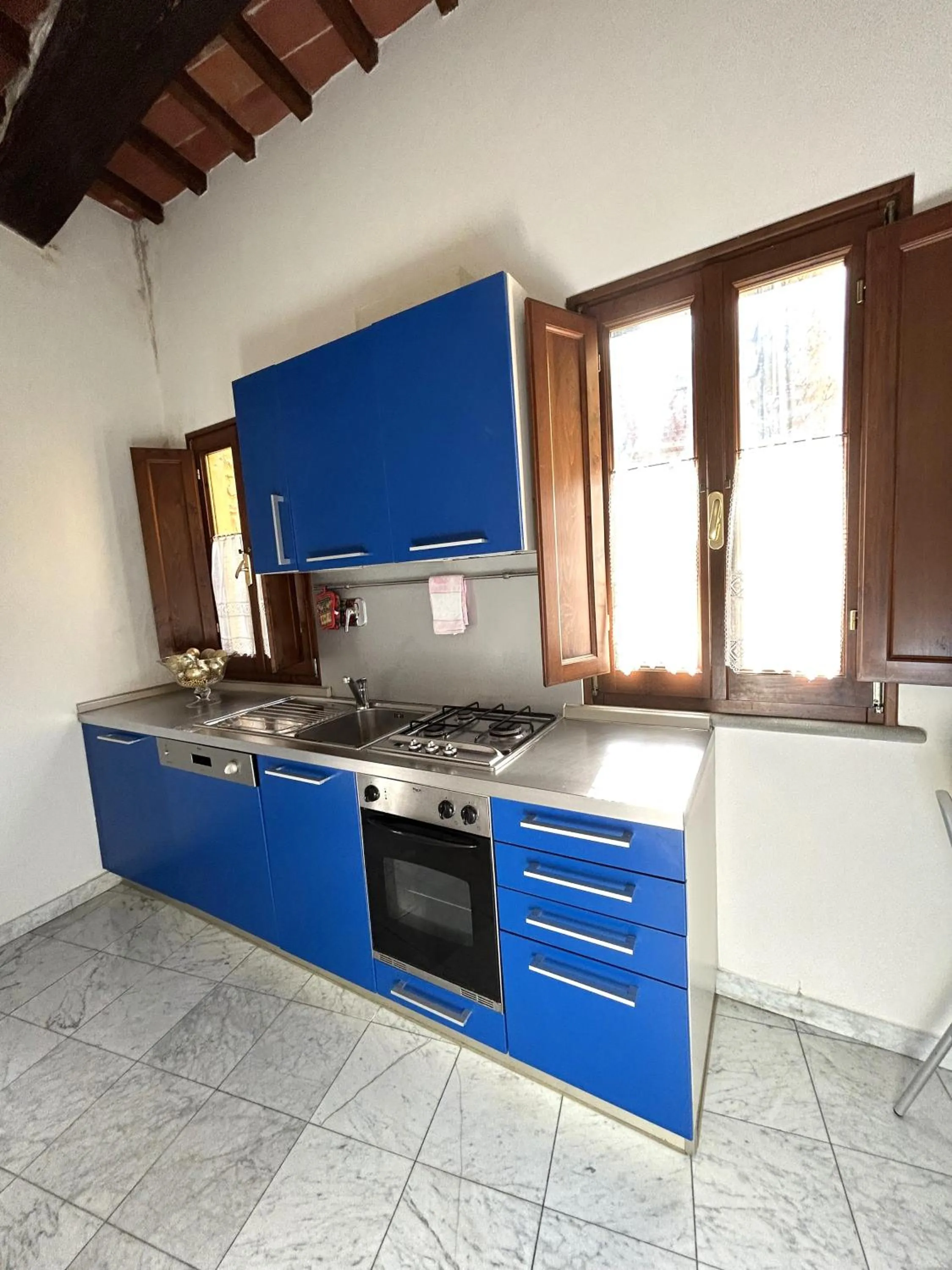 Kitchen or kitchenette in La Corte Del Re Suite & Rooms Arezzo
