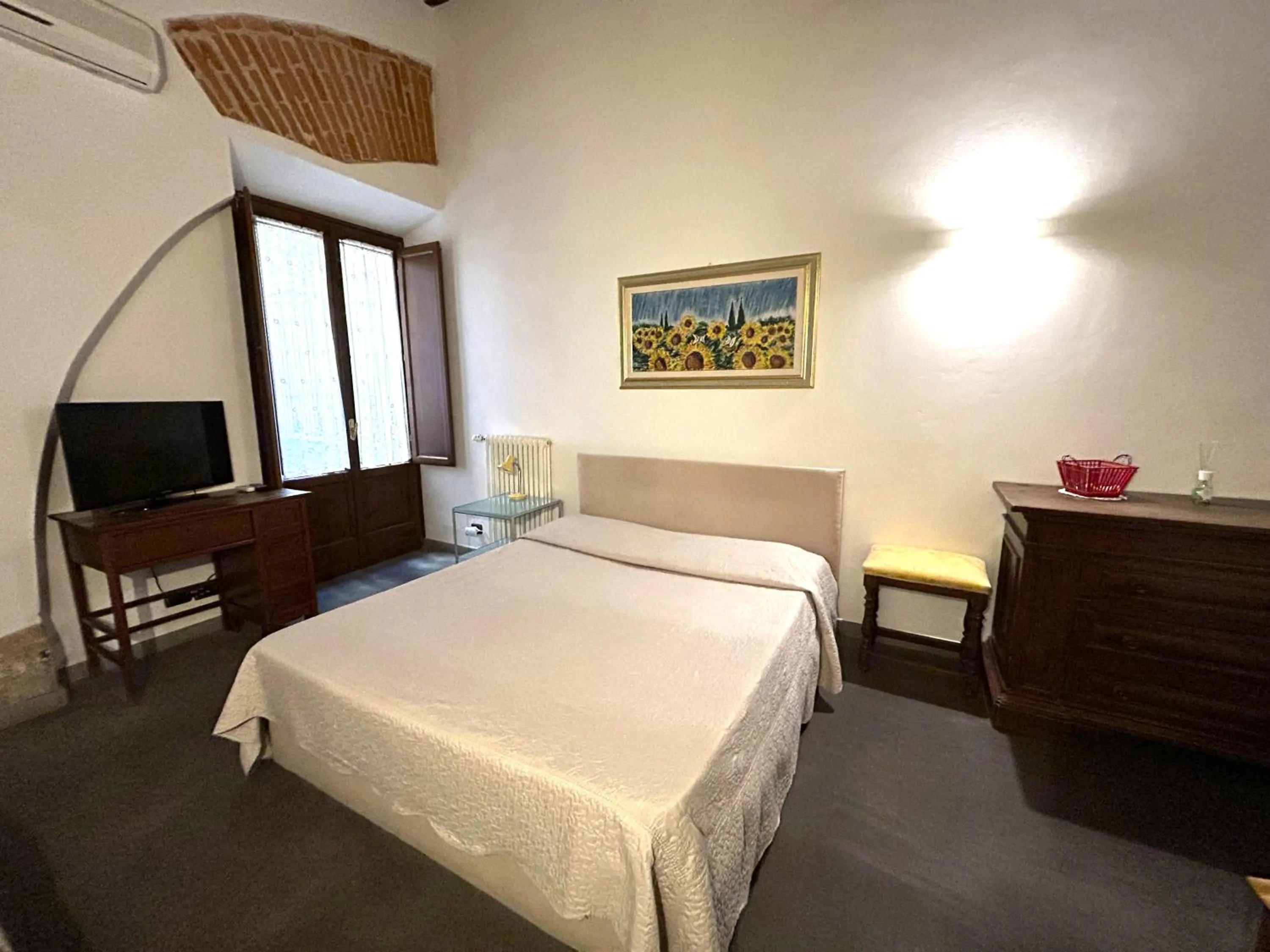 Bed in La Corte Del Re Suite & Rooms Arezzo