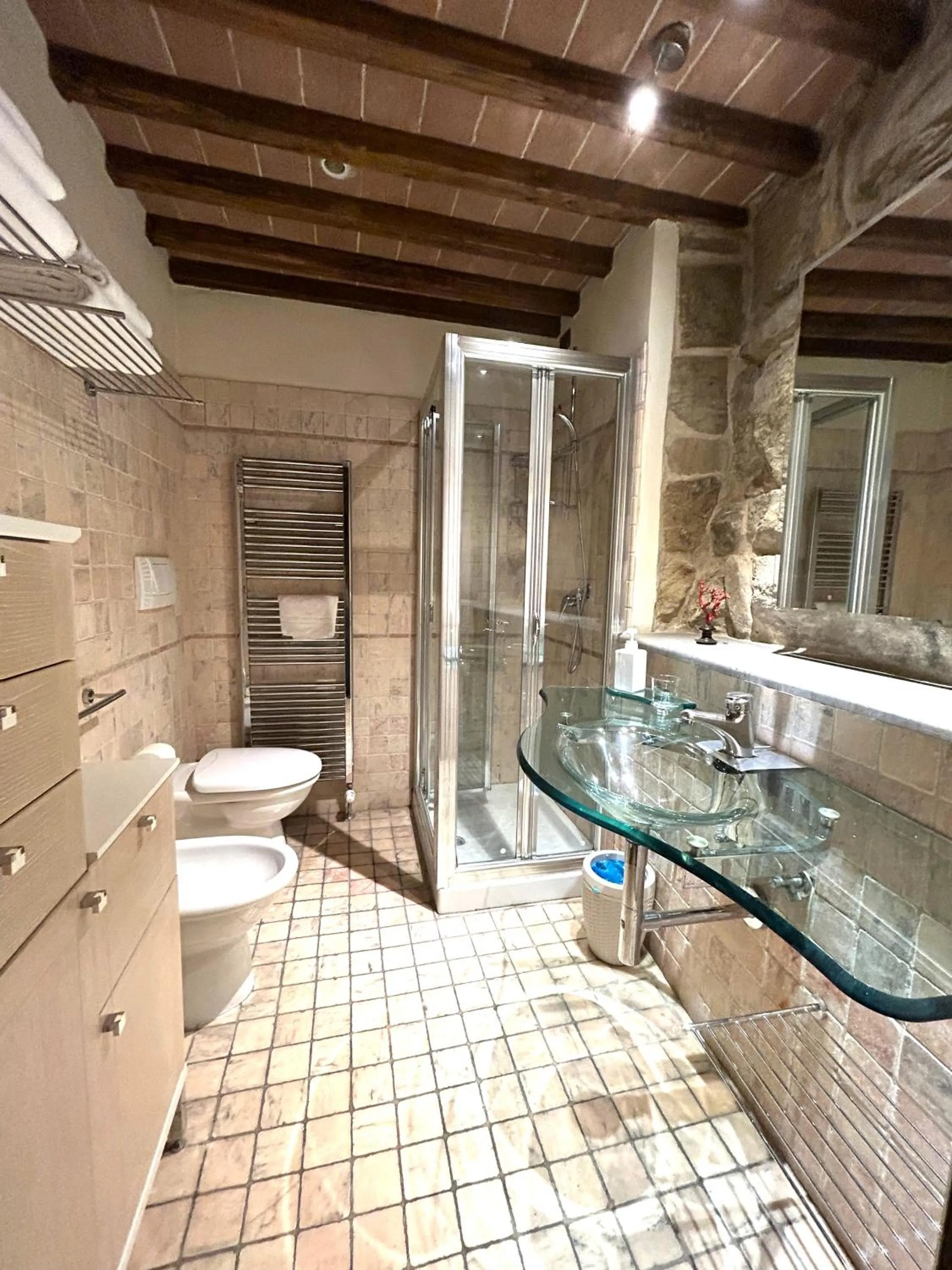 Shower in La Corte Del Re Suite & Rooms Arezzo