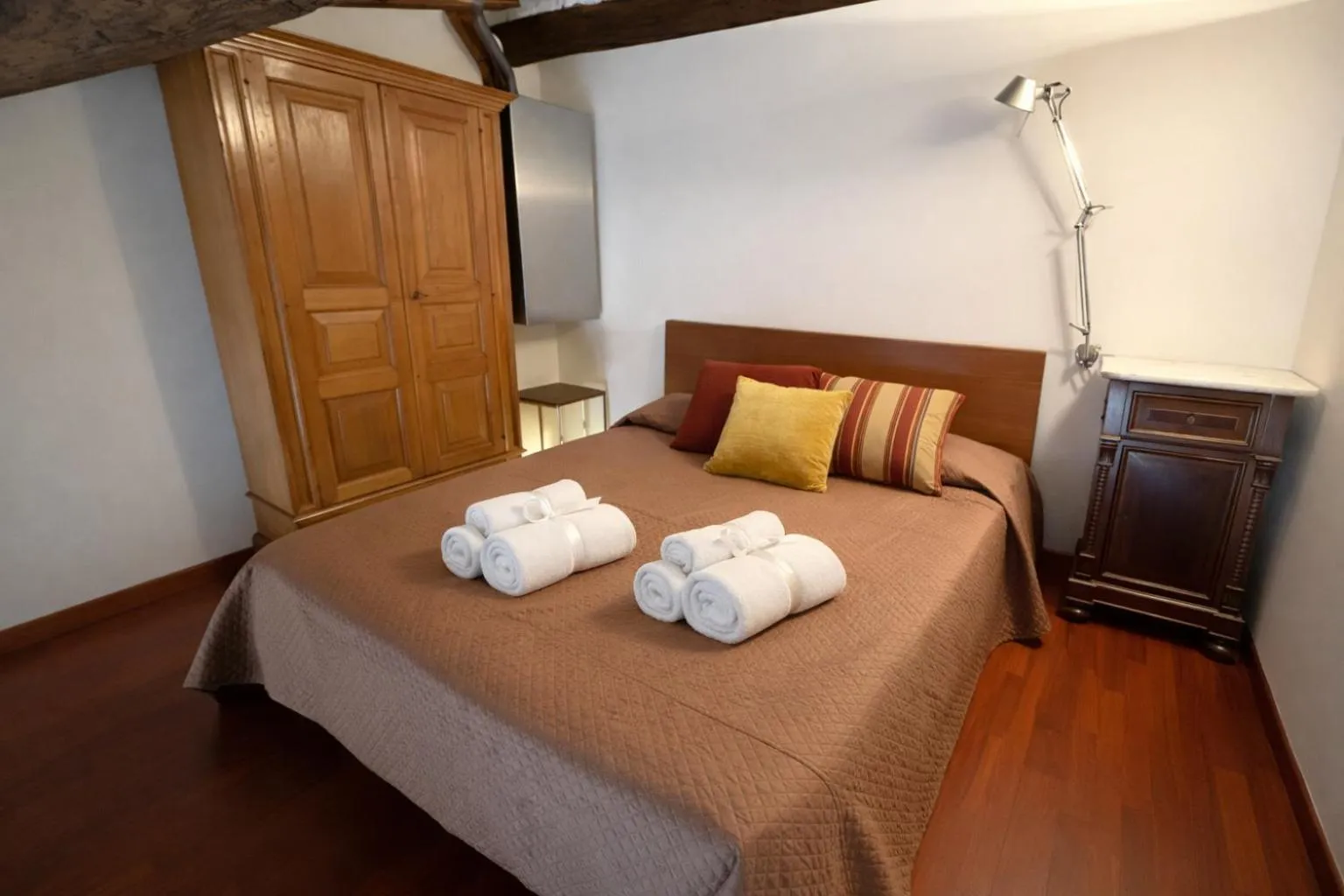Bed in La Corte Del Re Suite & Rooms Arezzo