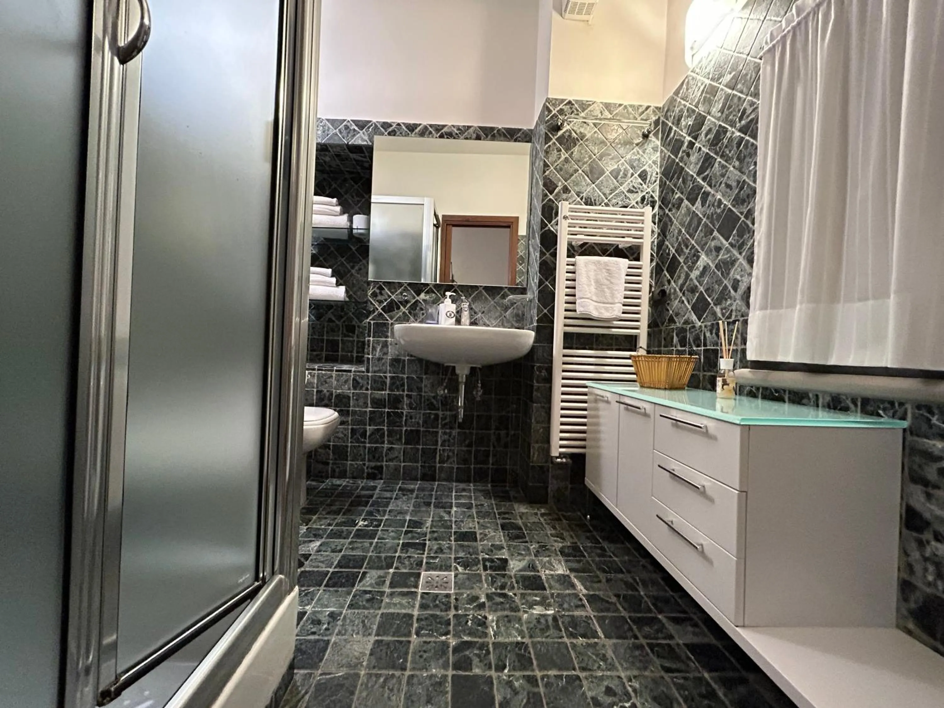 Bathroom in La Corte Del Re Suite & Rooms Arezzo