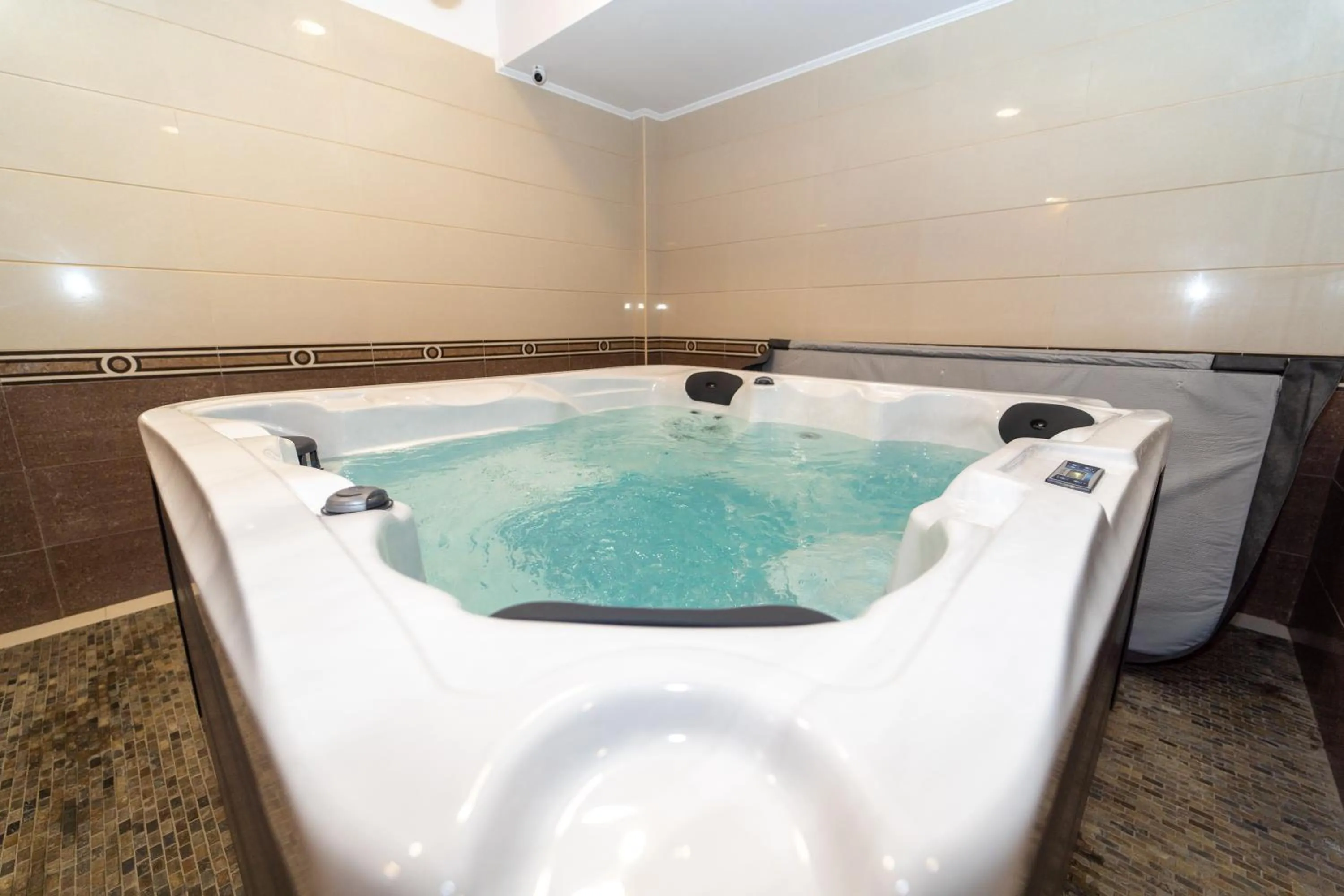 Hot Tub in MPM Family Hotel Merryan