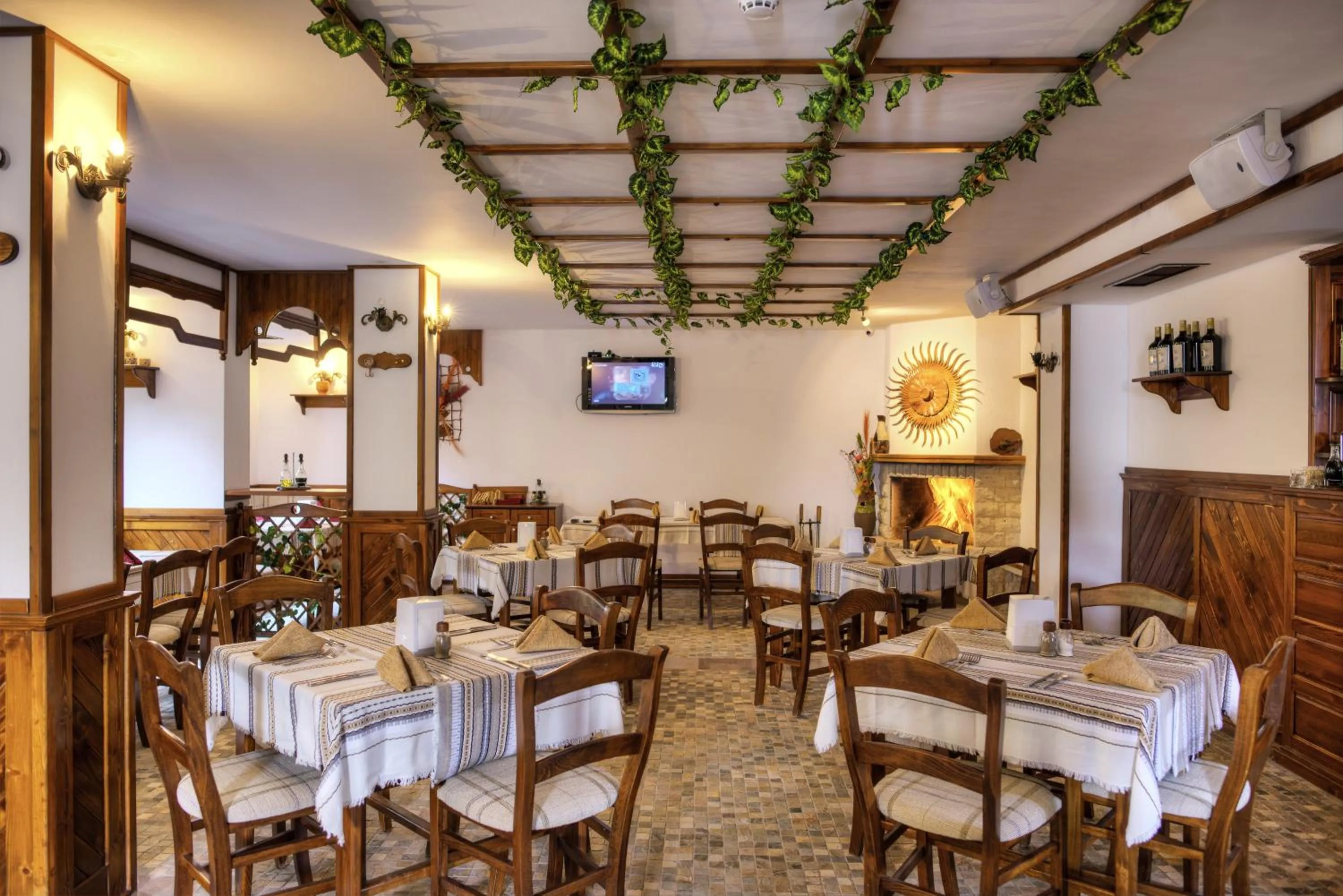 Restaurant/places to eat in MPM Family Hotel Merryan