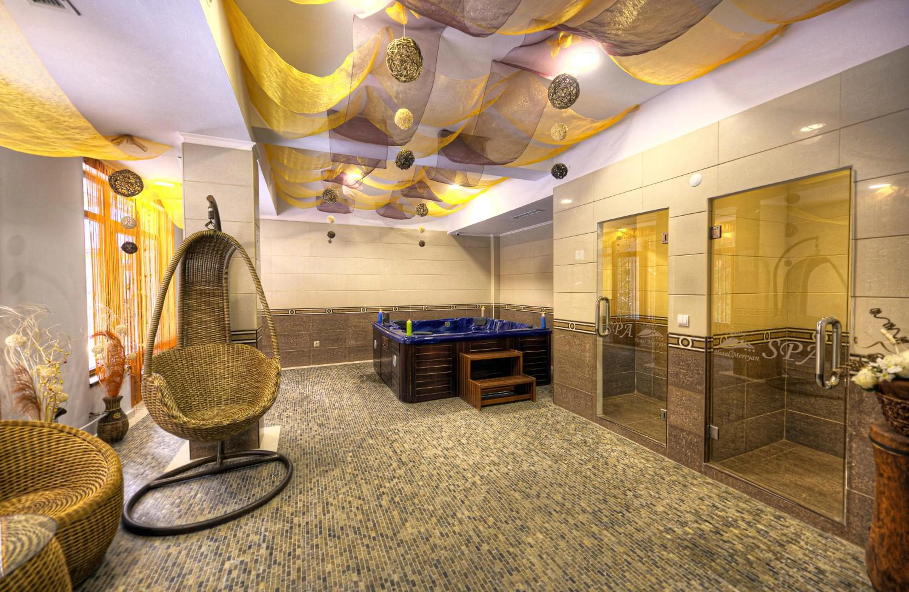 Hot Tub in MPM Family Hotel Merryan