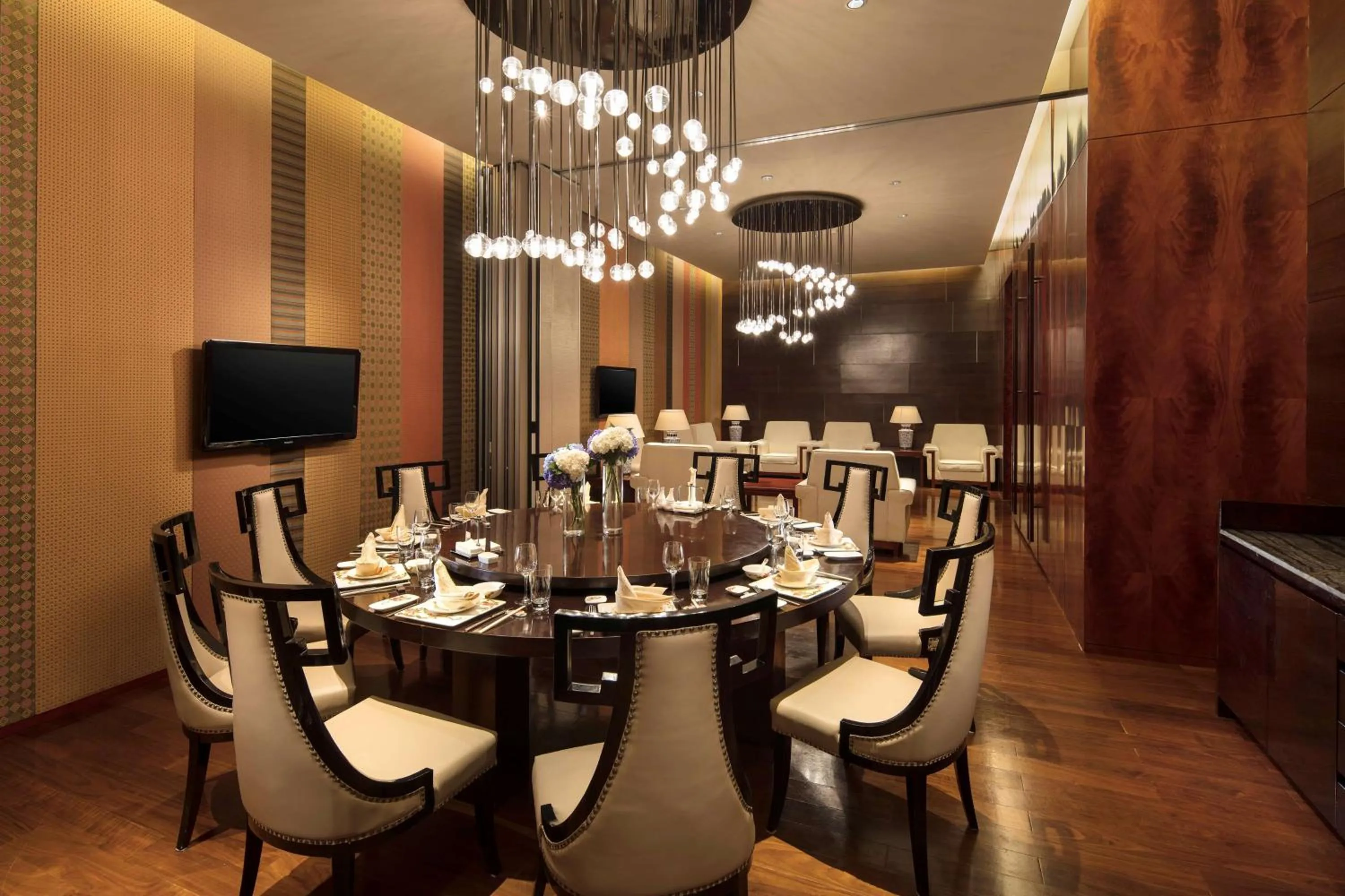 Restaurant/places to eat in Hilton Dalian
