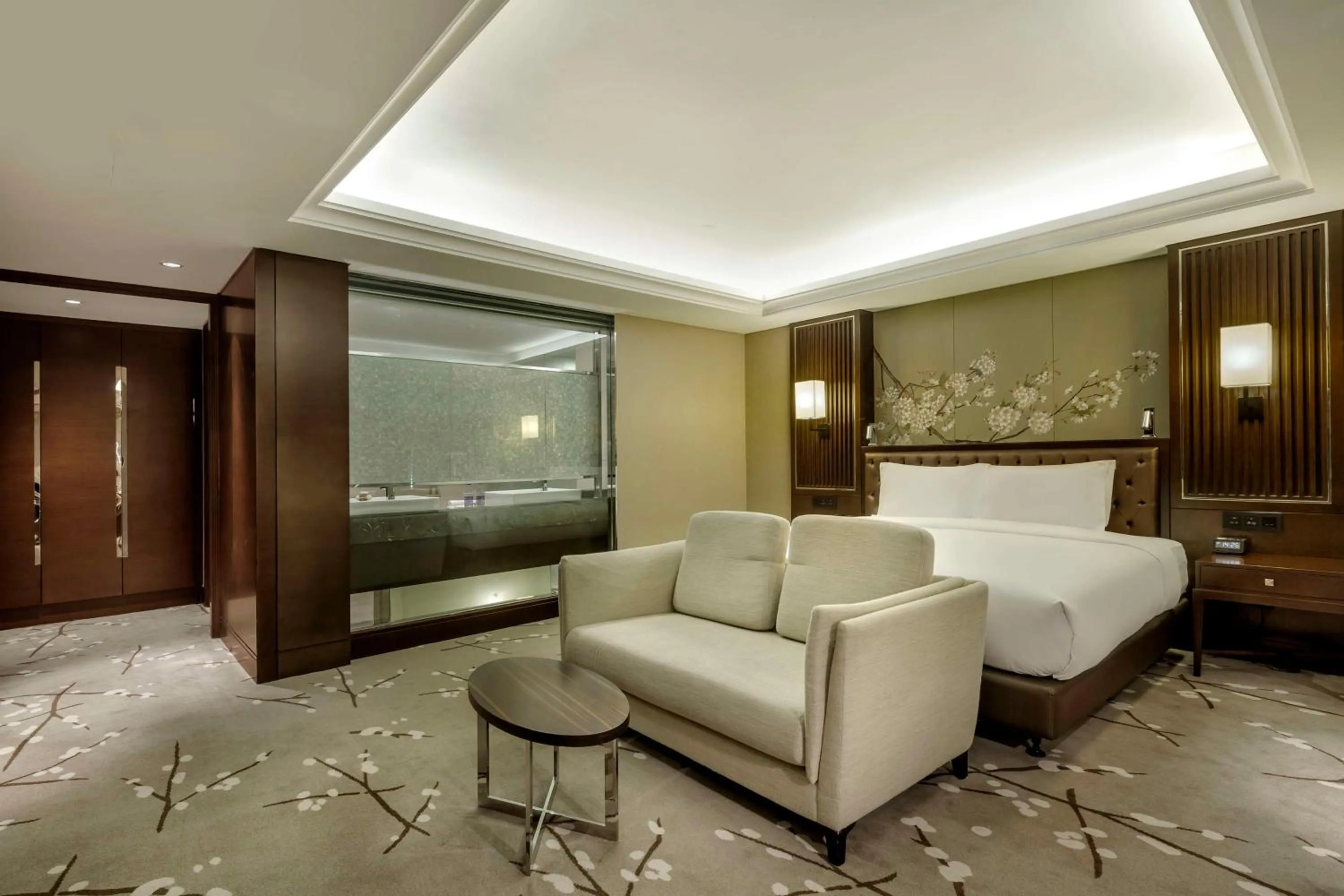 Bed in DoubleTree by Hilton Chongqing - Guanyinqiao railway station