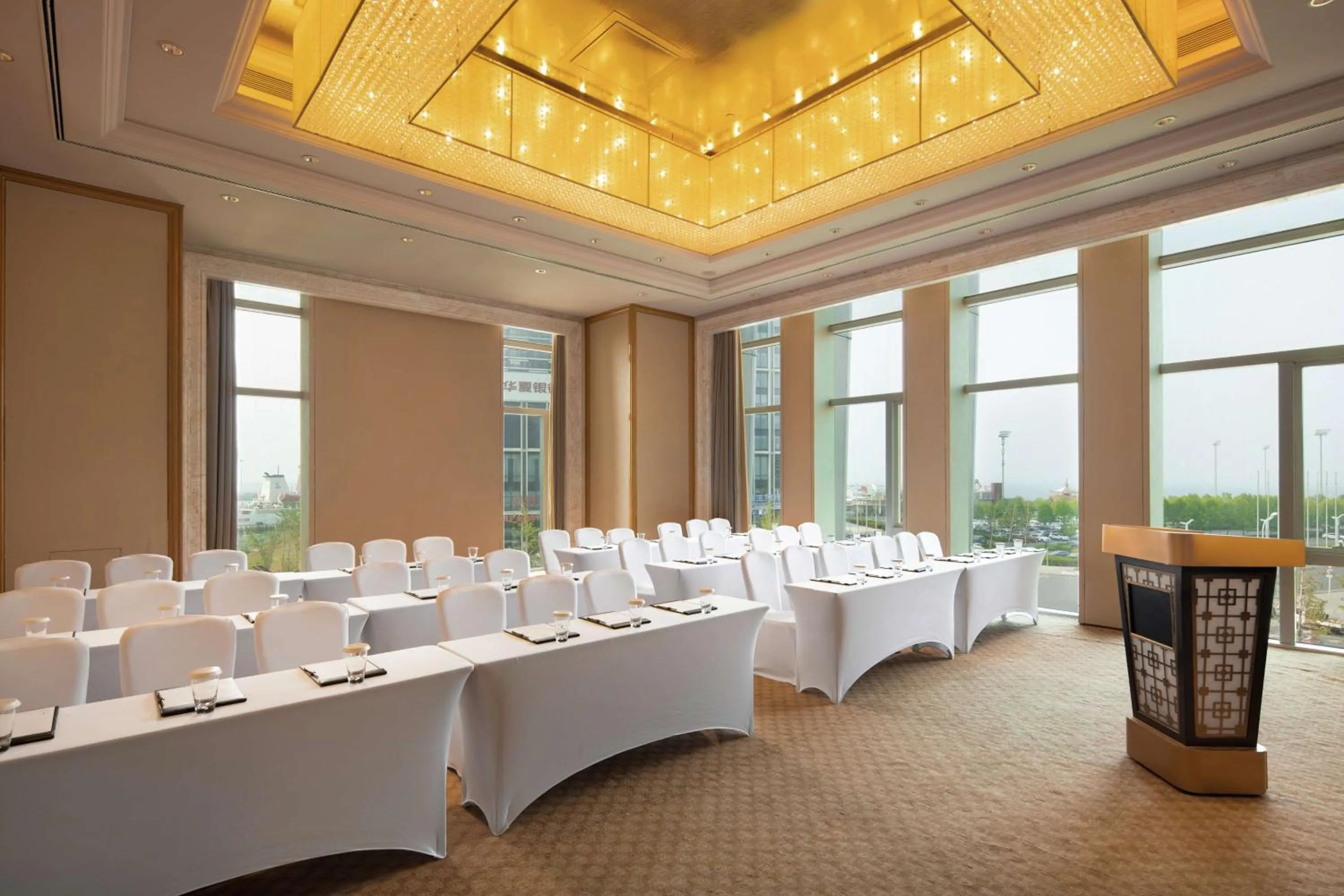 Meeting/conference room in Conrad Dalian
