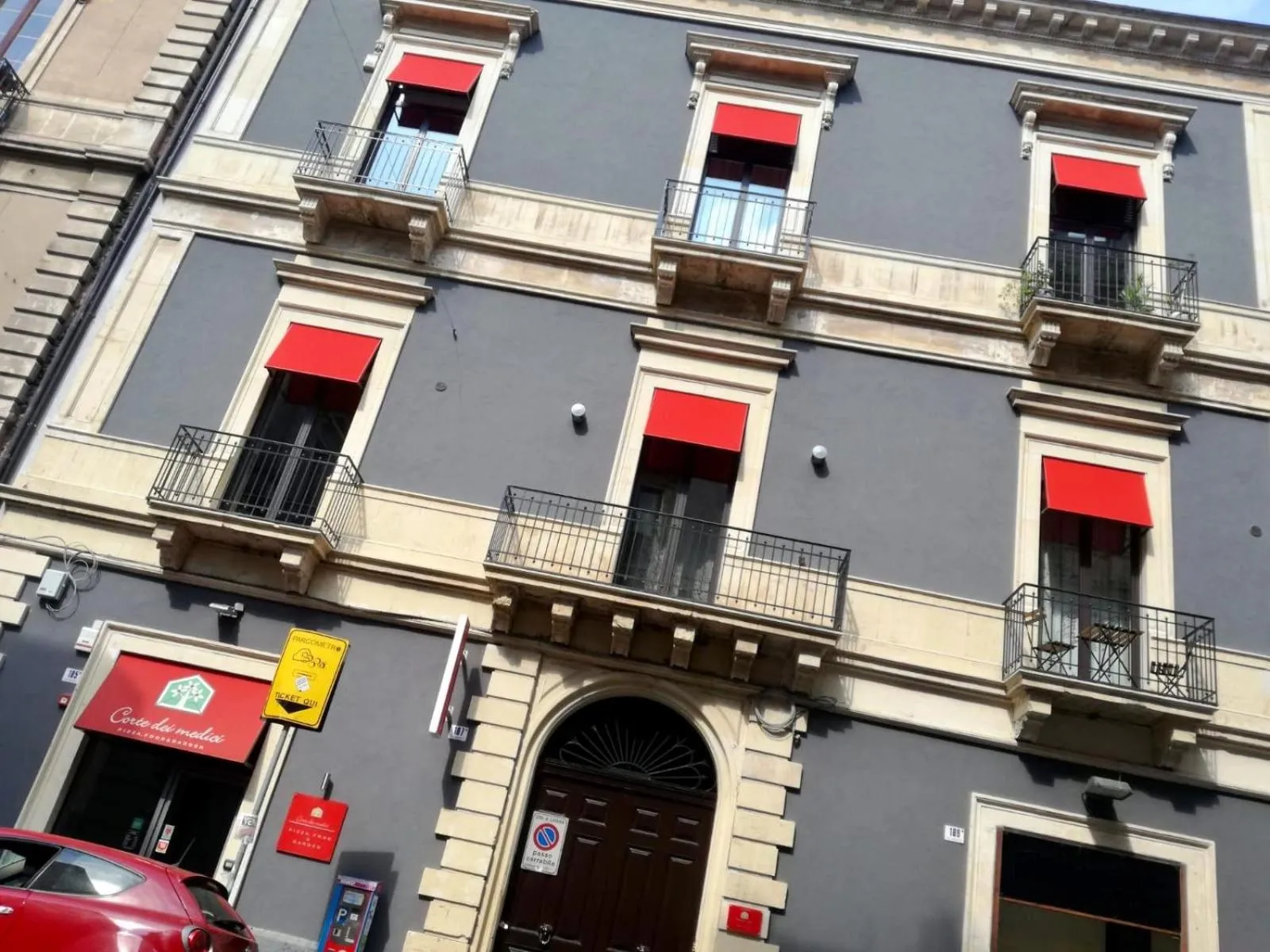 Facade/entrance in Corte dei medici - Palace