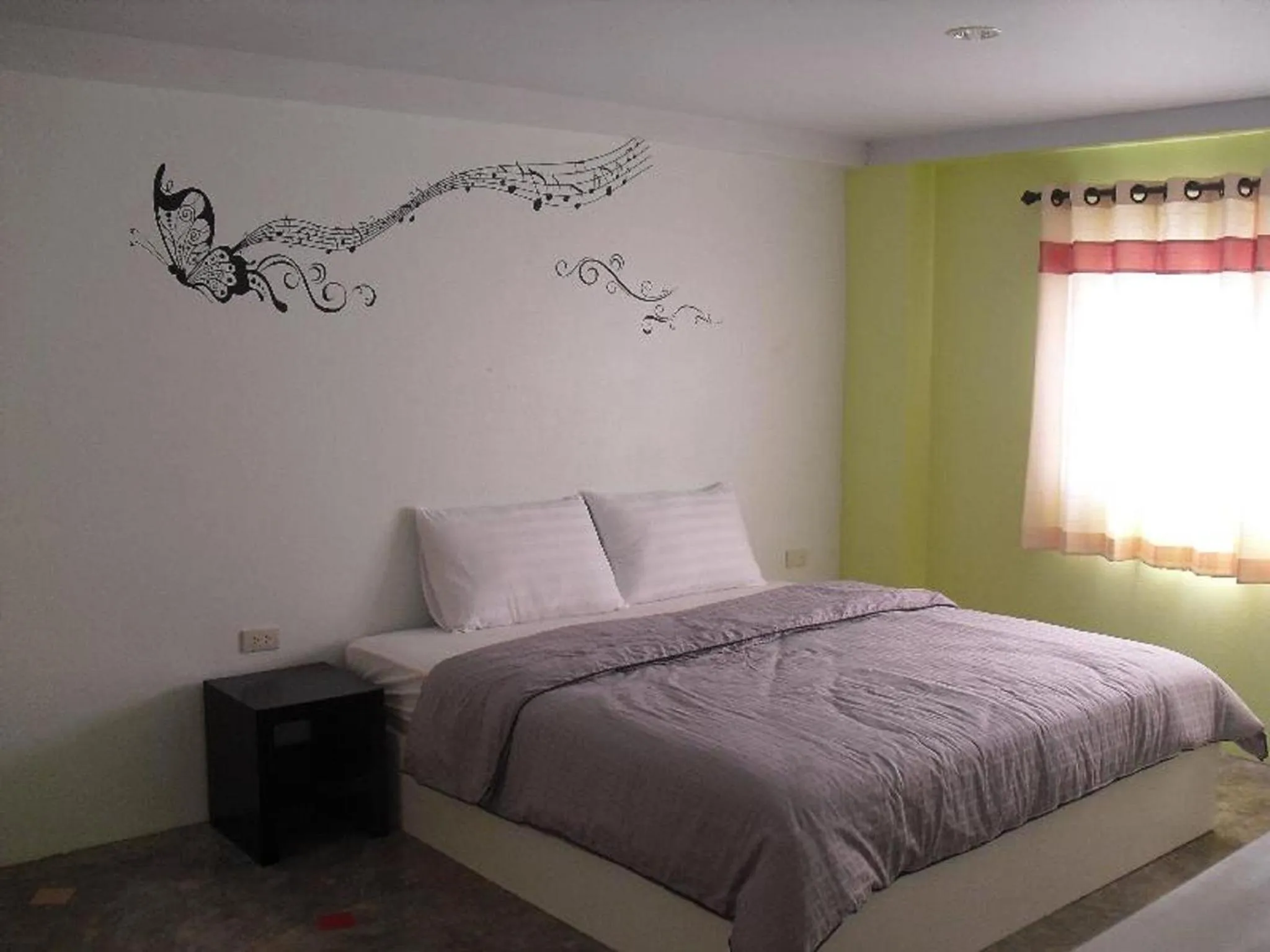 Bed in Dozy Lamoon House