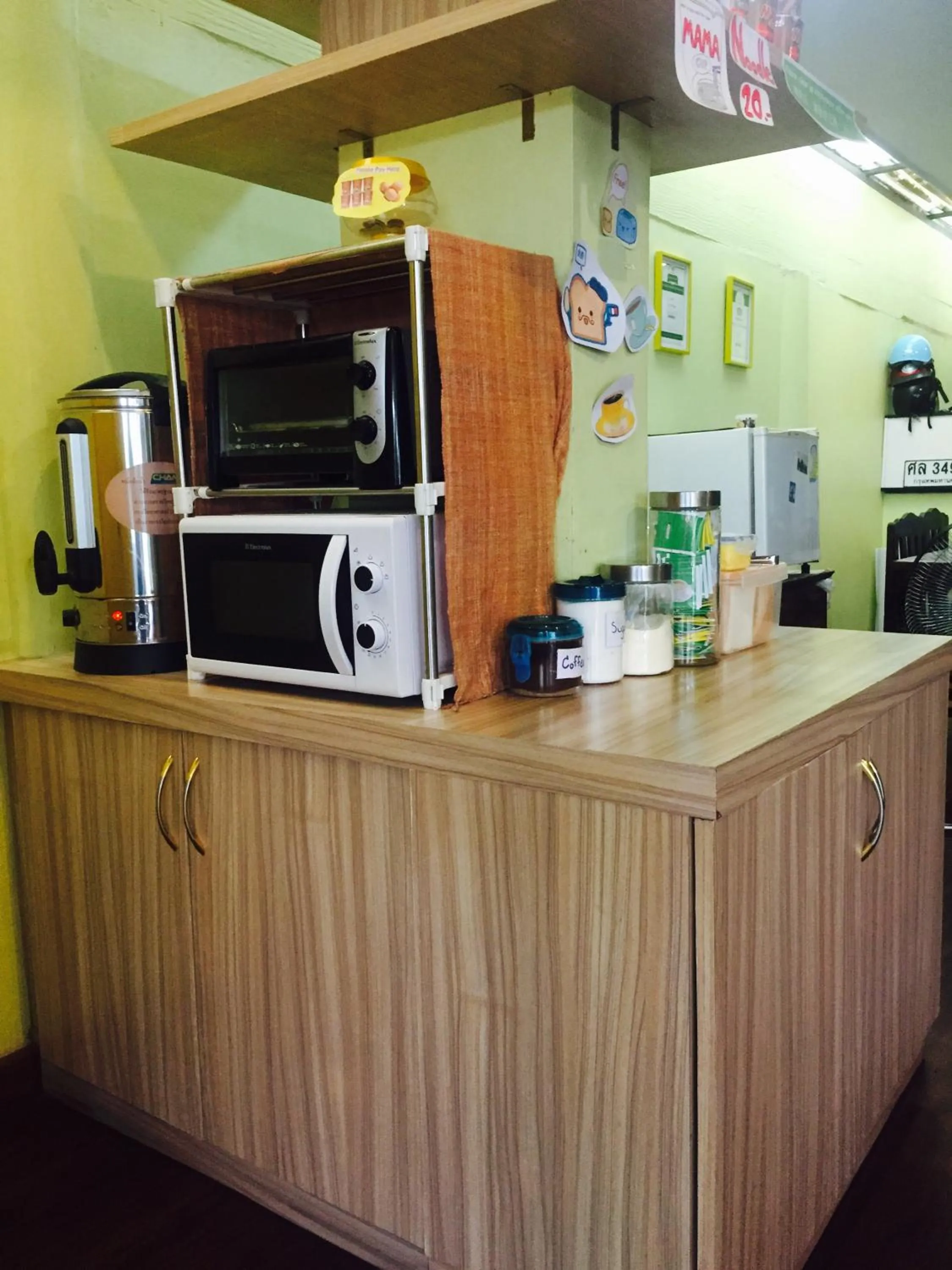 Restaurant/places to eat in Dozy Lamoon House