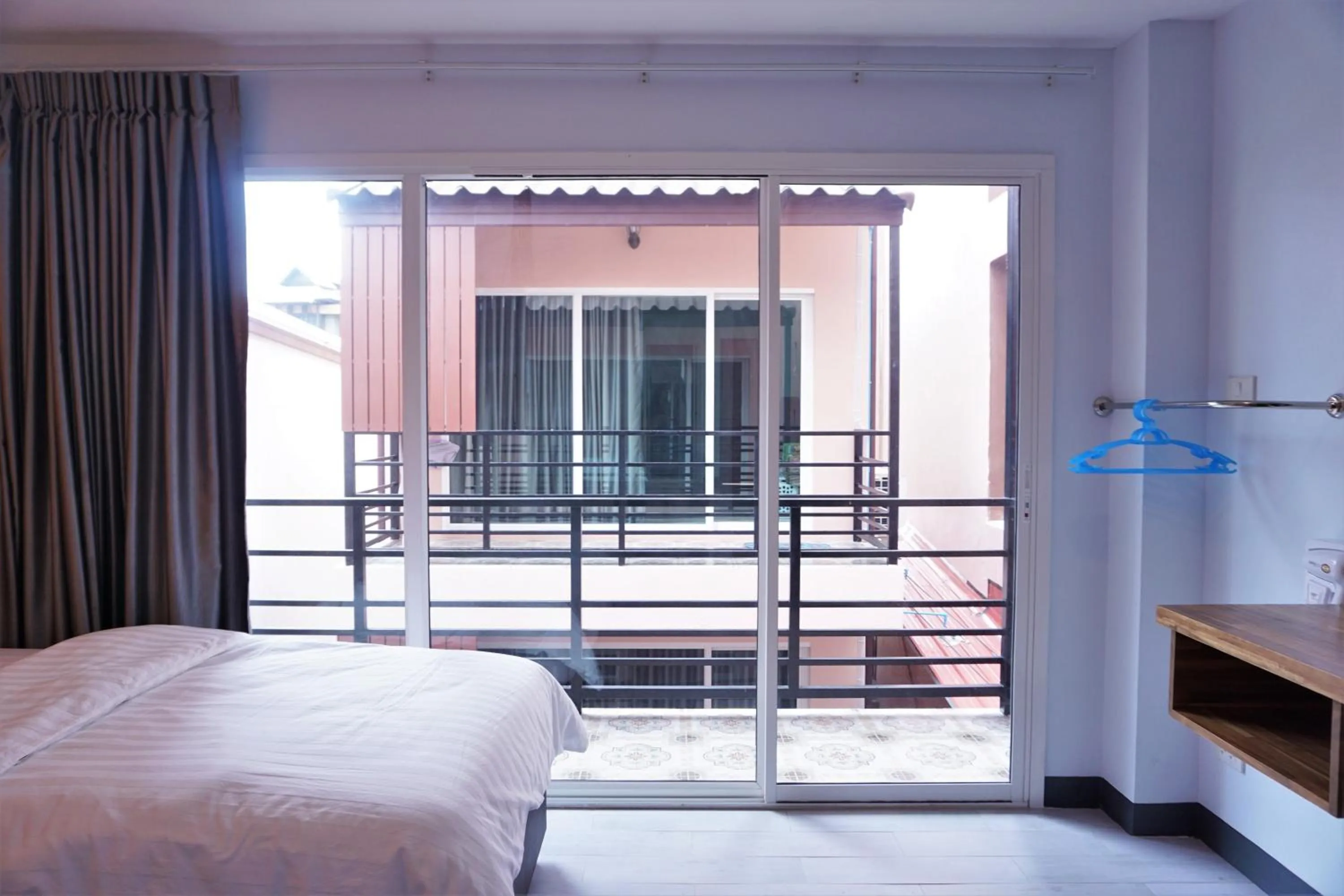 Bedroom, Bed in Dozy Lamoon House