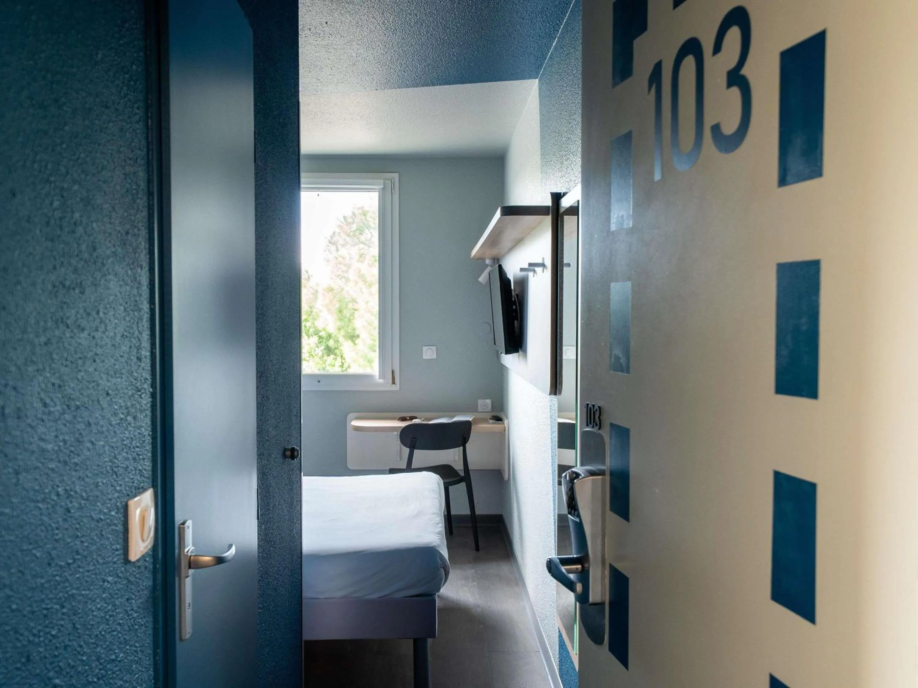 Bedroom in ibis budget Narbonne Est