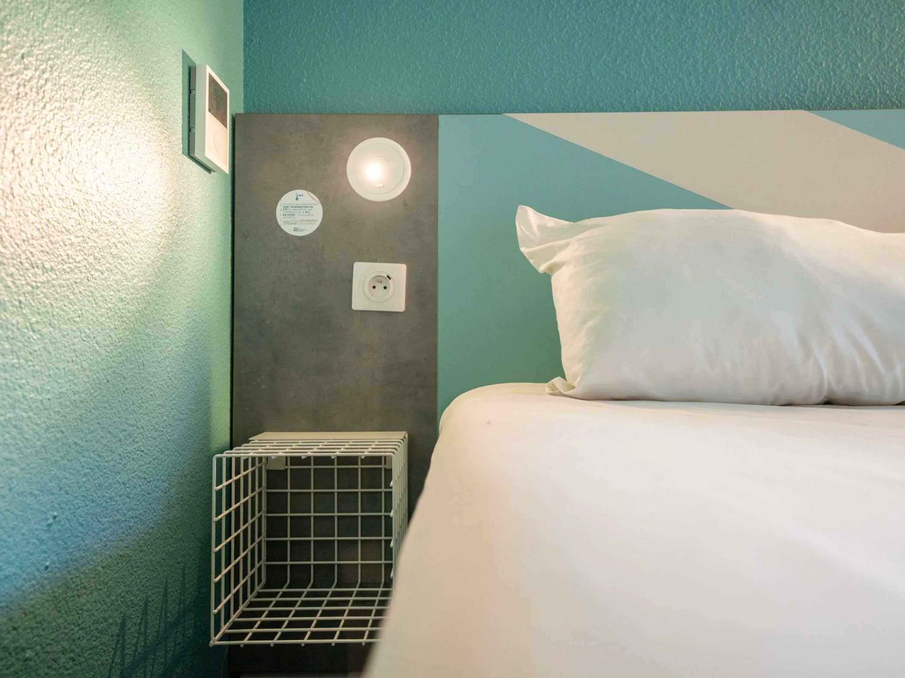 Bedroom, Bed in ibis budget Narbonne Est