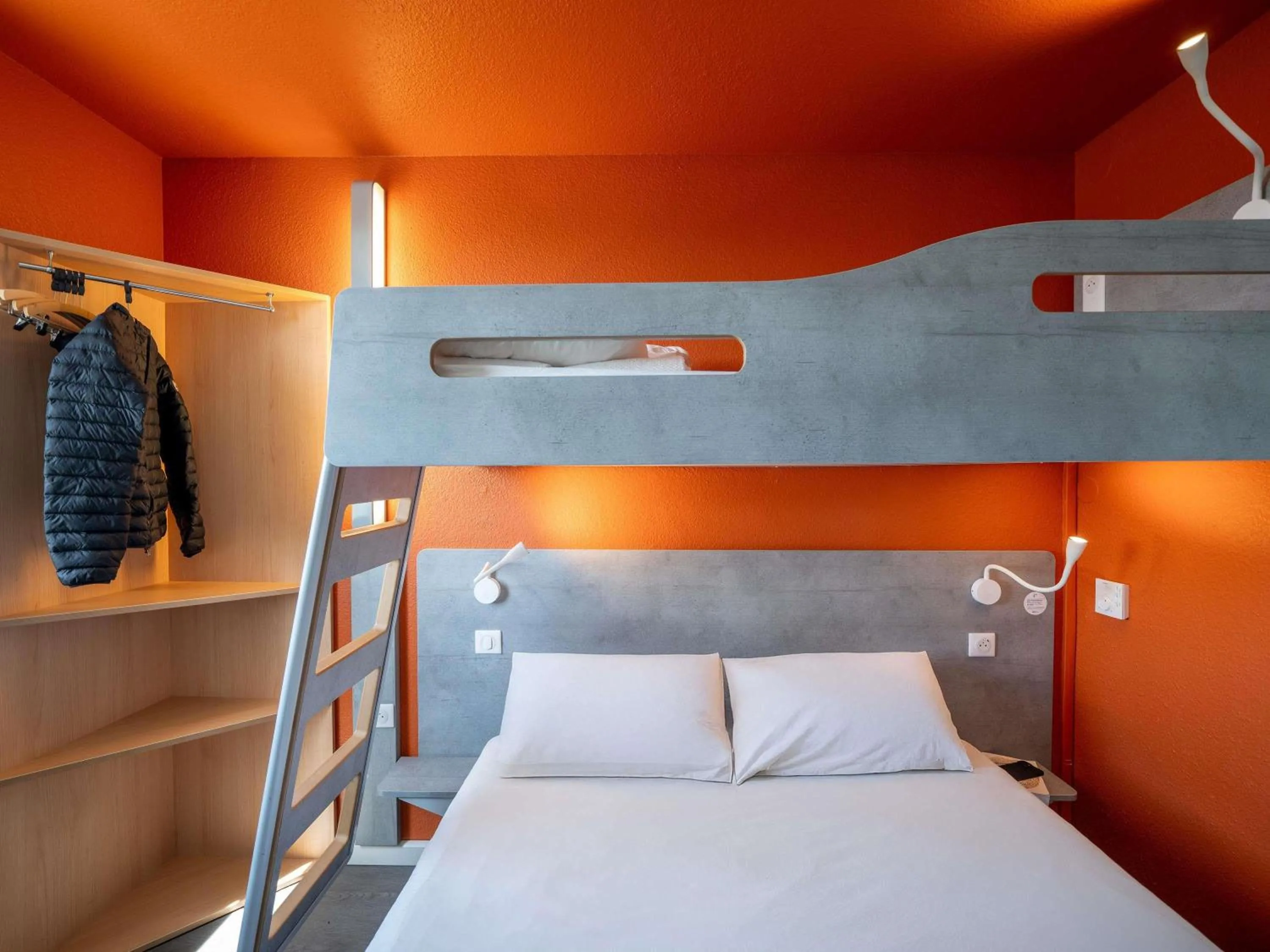 Bedroom, Bed in ibis budget Narbonne Est