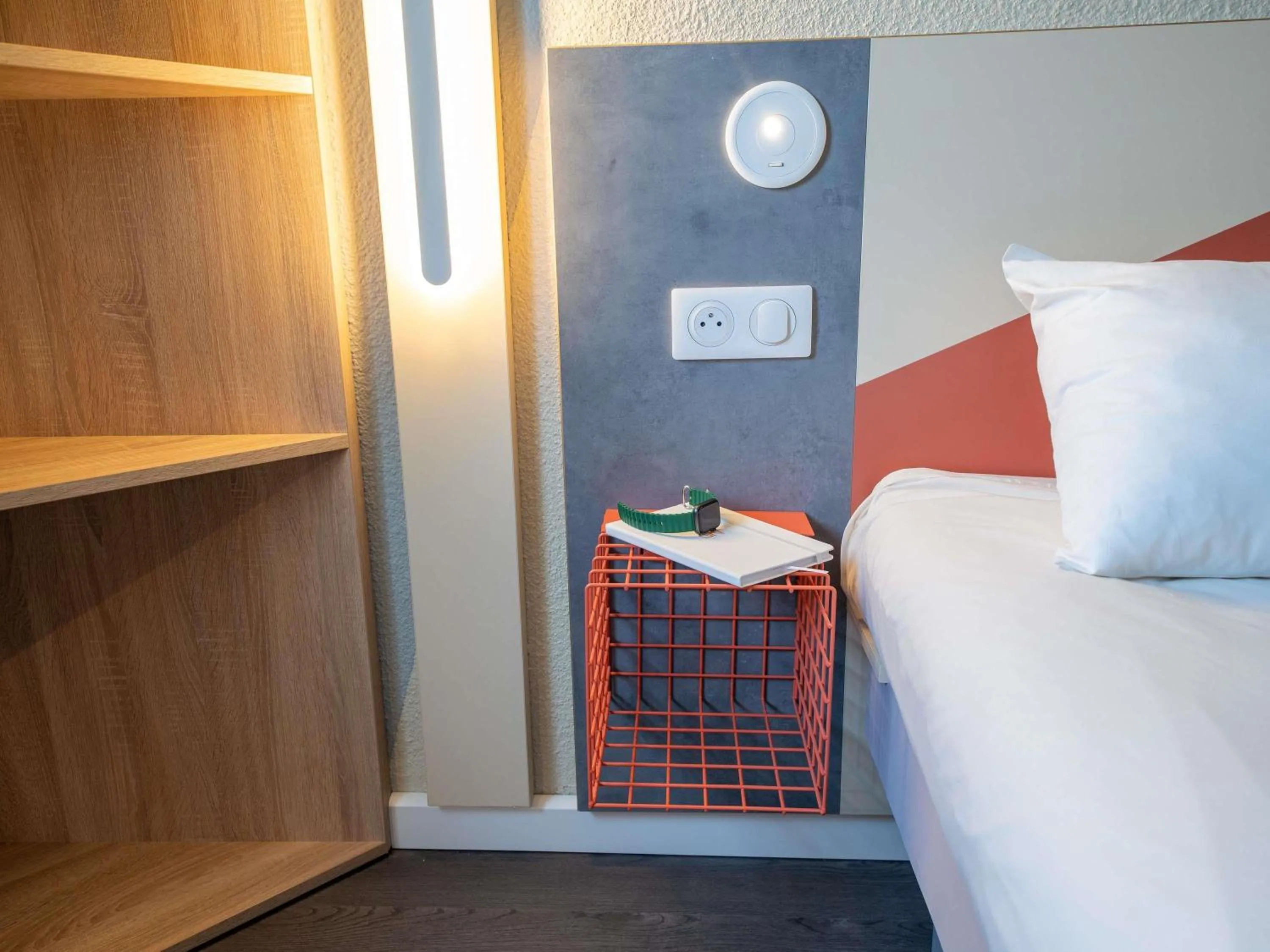 Bedroom, Bed in ibis budget Narbonne Est