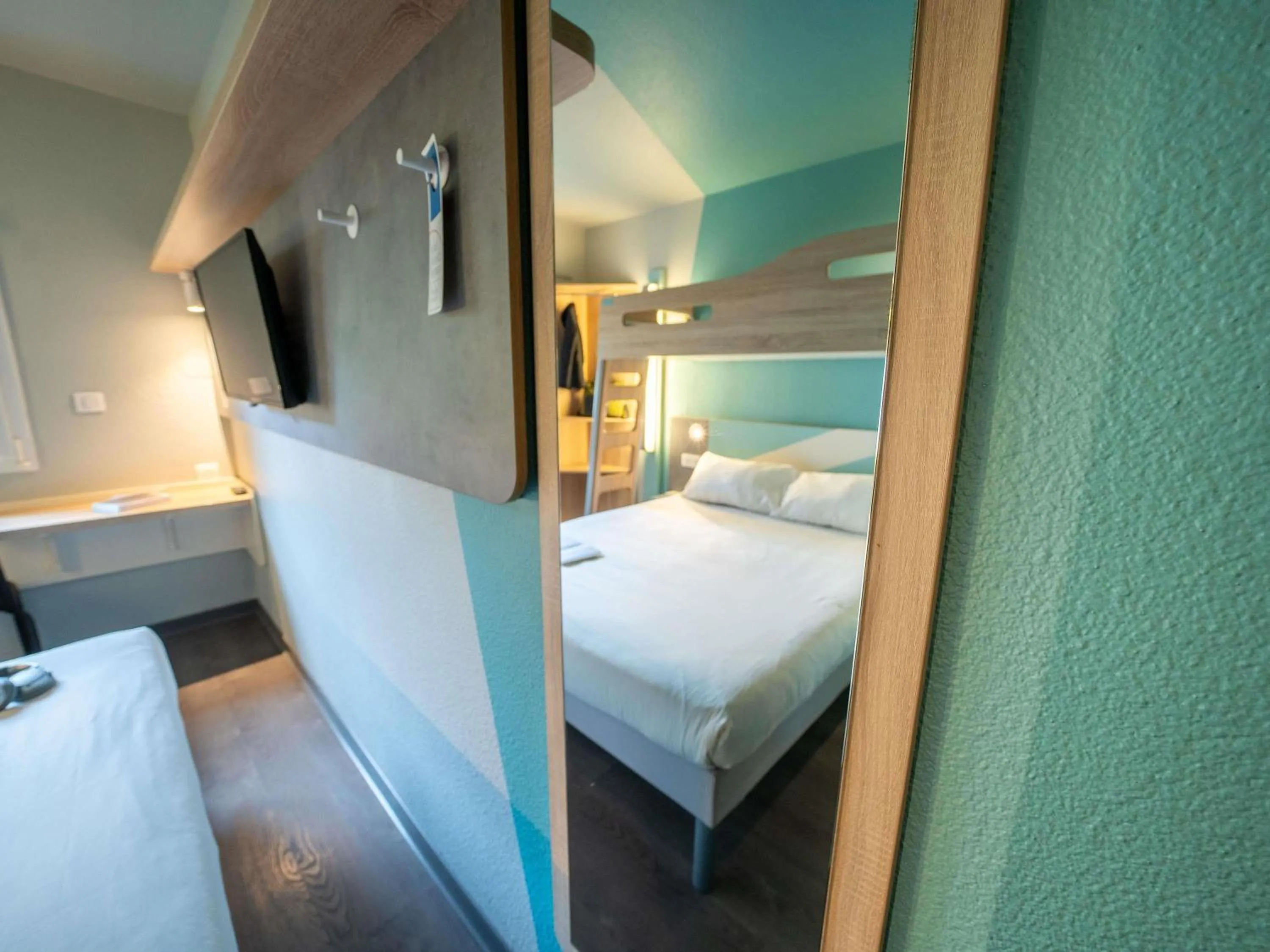 Bedroom, Bed in ibis budget Narbonne Est