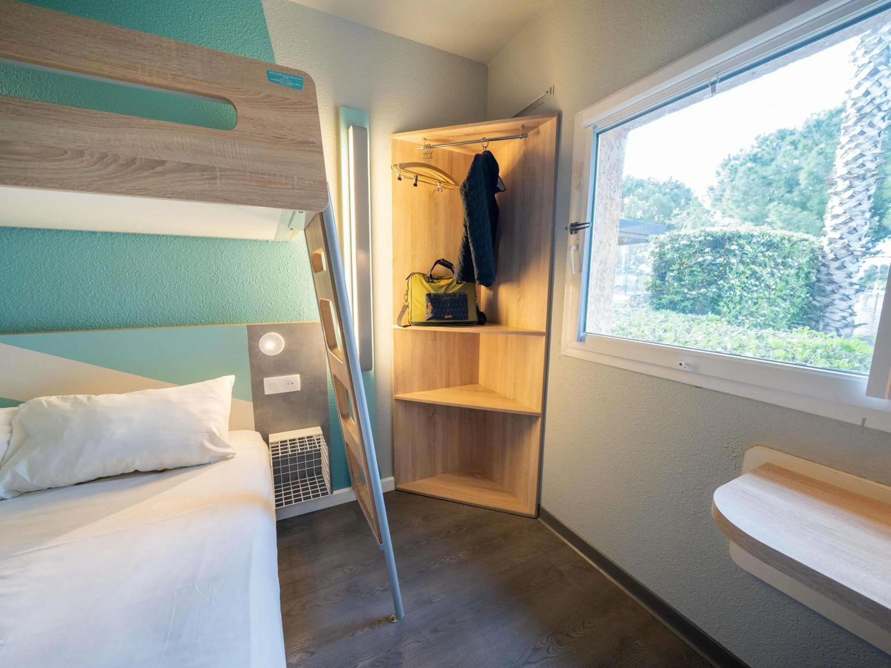 Bedroom, Bed in ibis budget Narbonne Est