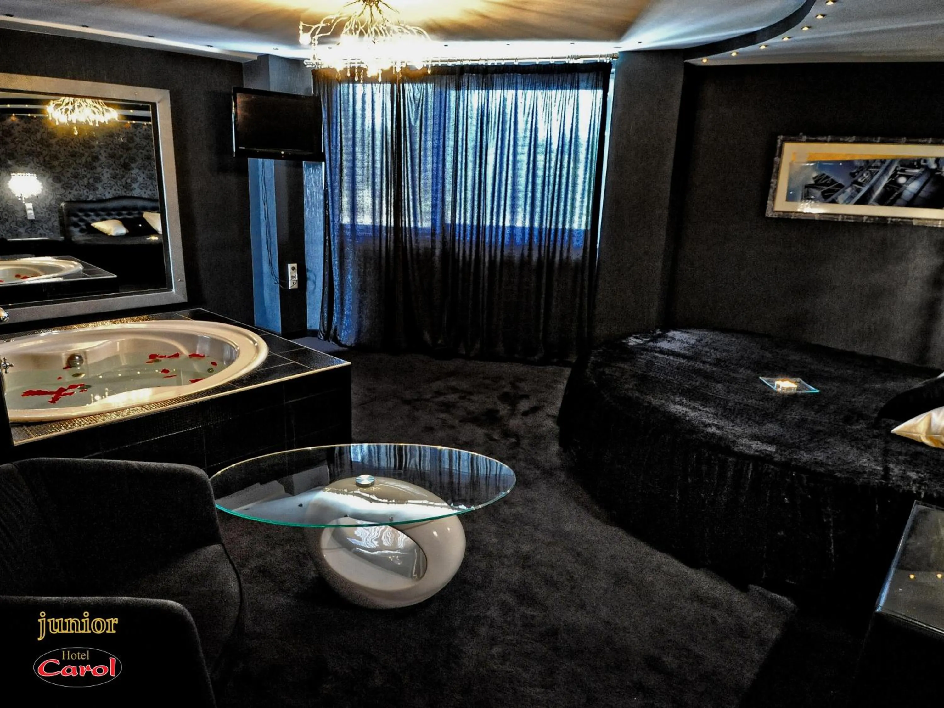 Shower in Carol Hotel