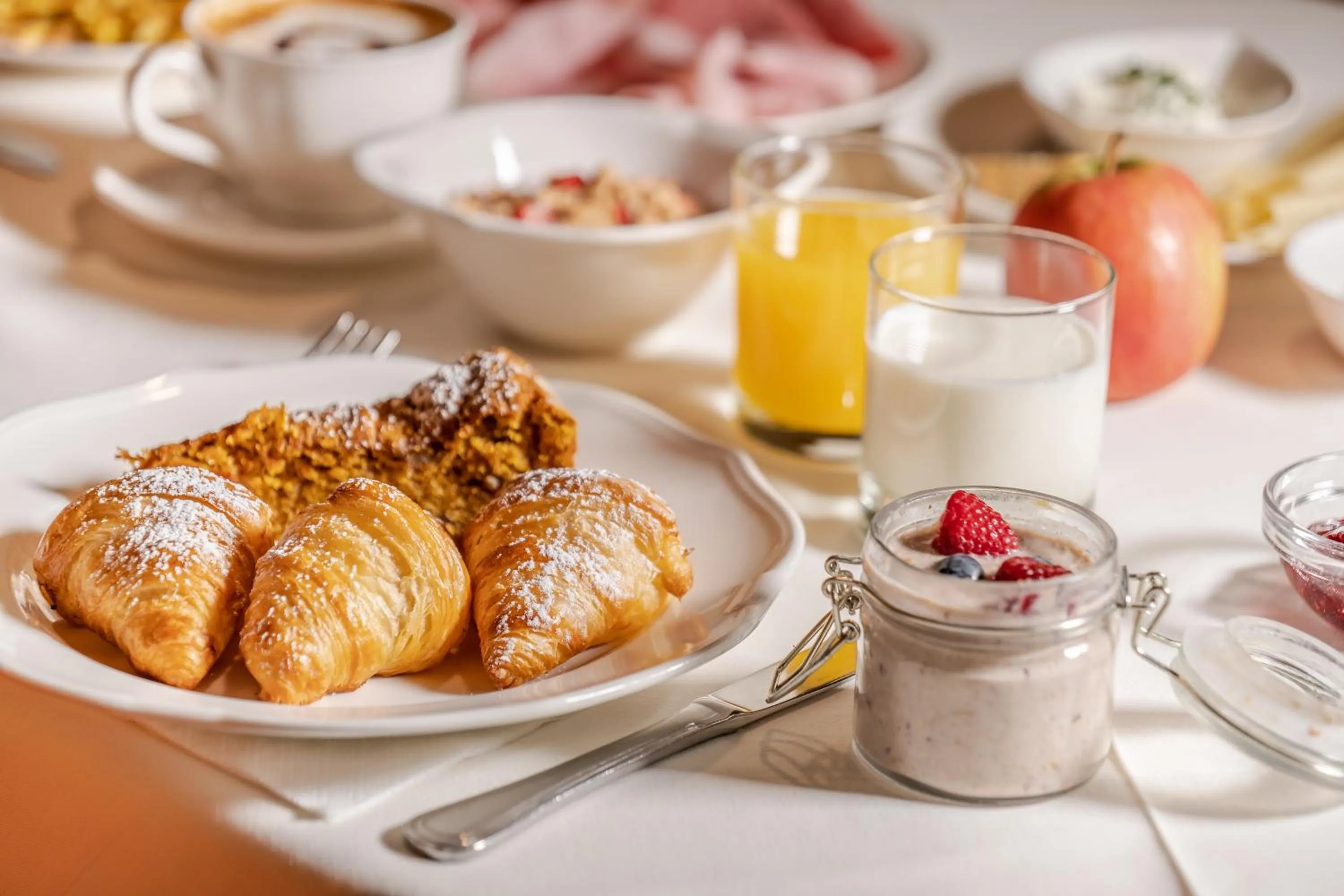 Continental breakfast in Hotel Edda