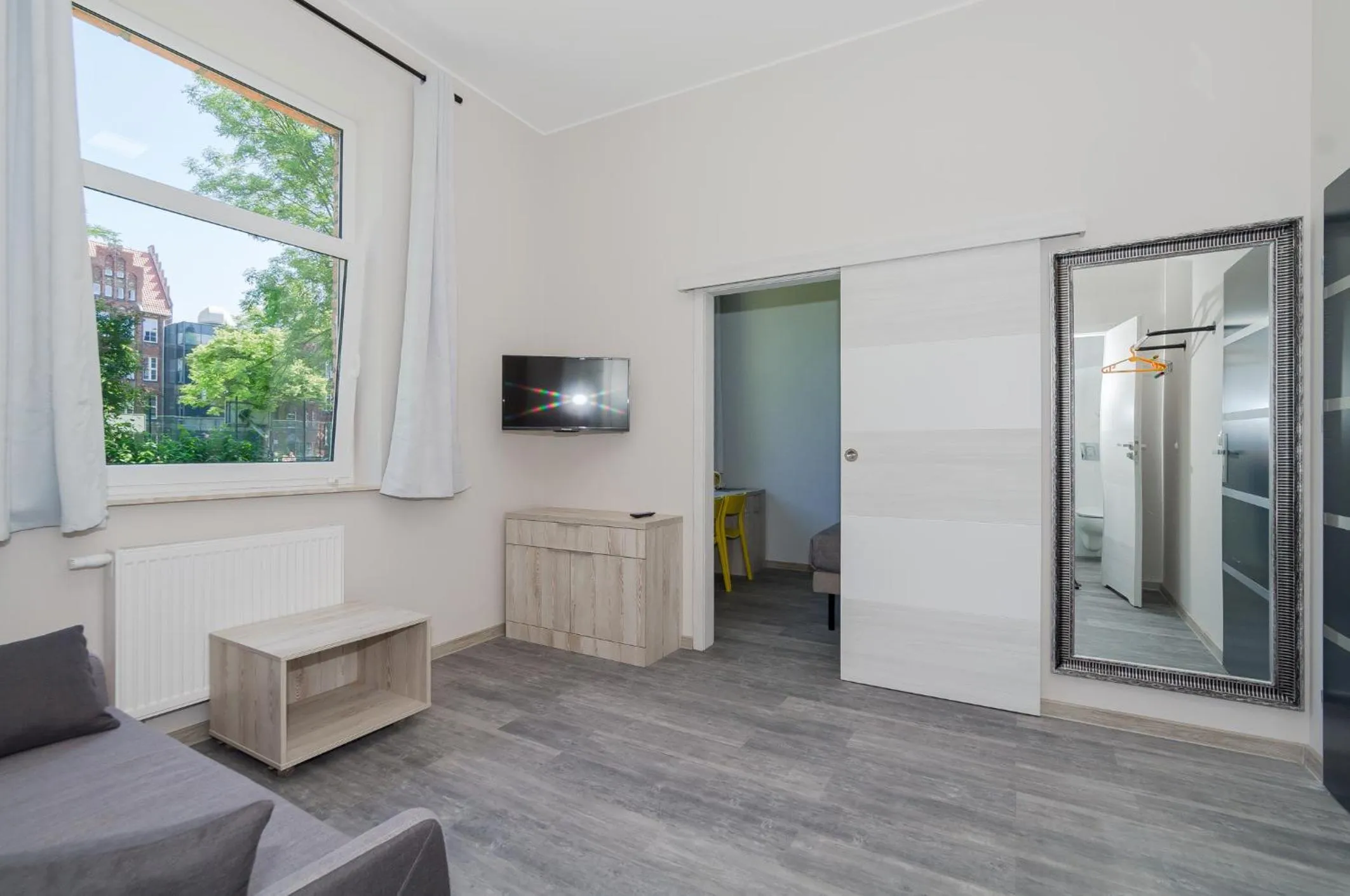 TV and multimedia in Zefiro Stajenna