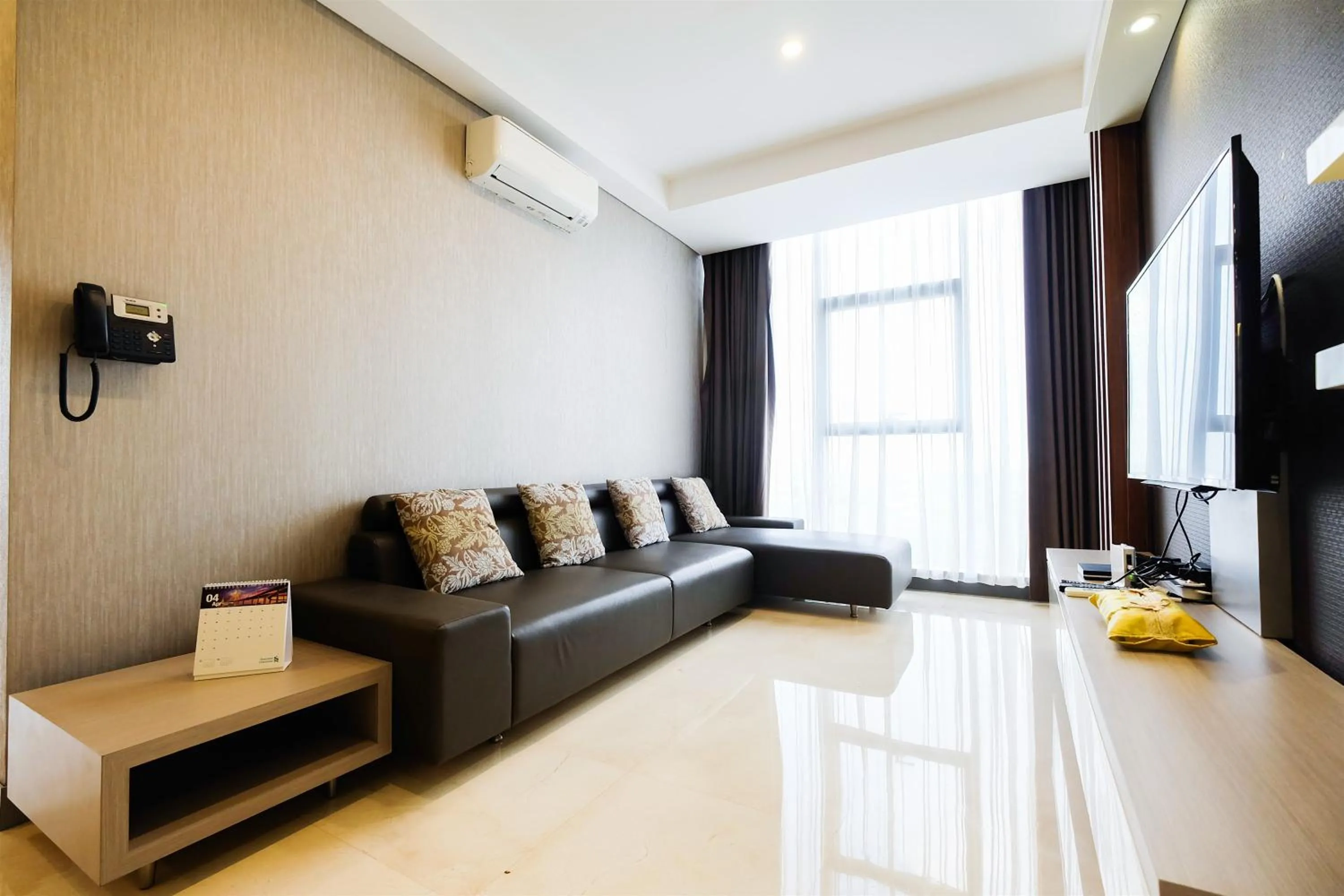 Living room in Modern Elegant Design 2BR L'Avenue Apartment By Travelio