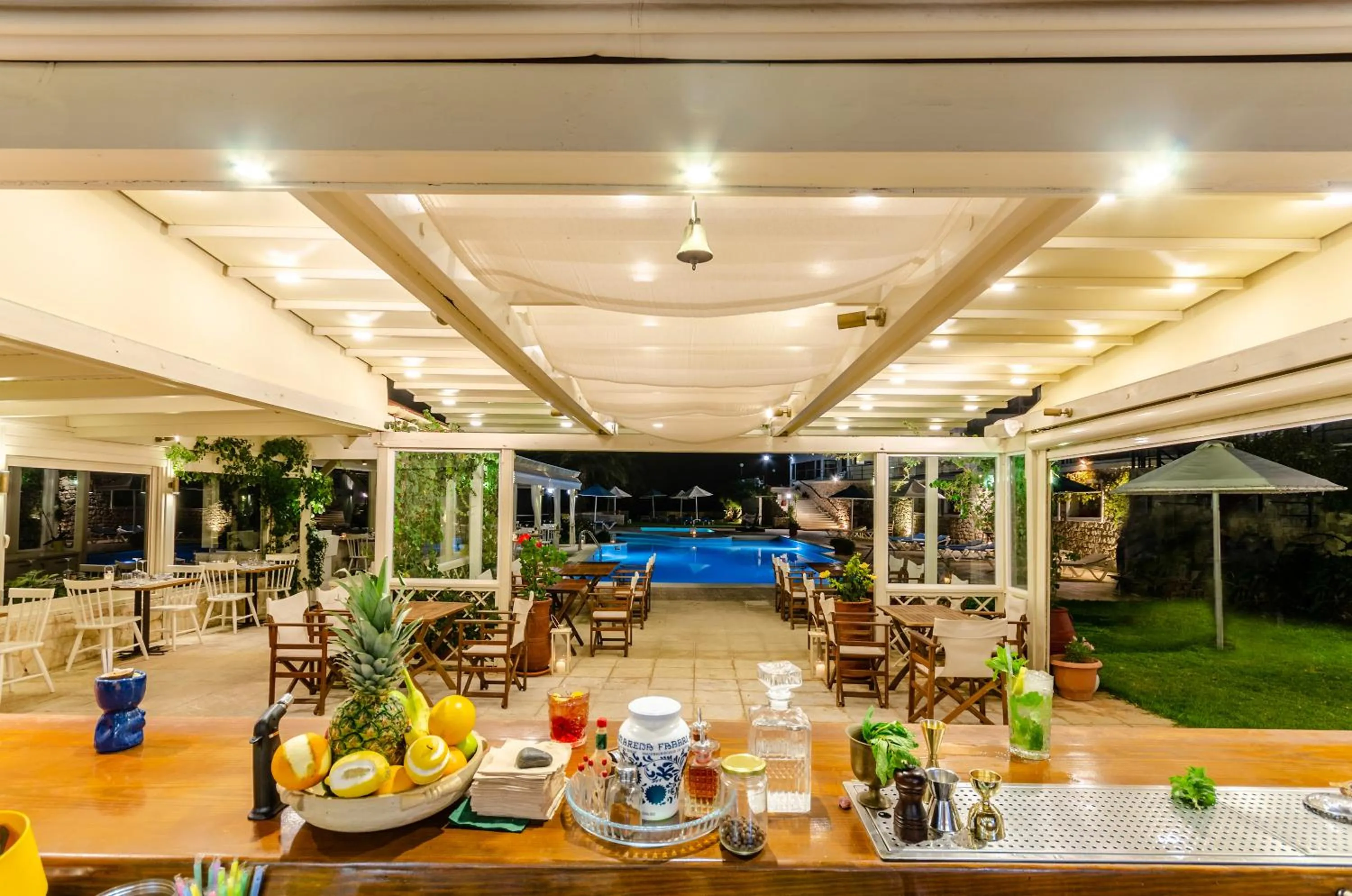 Restaurant/places to eat in Pela Mare Hotel