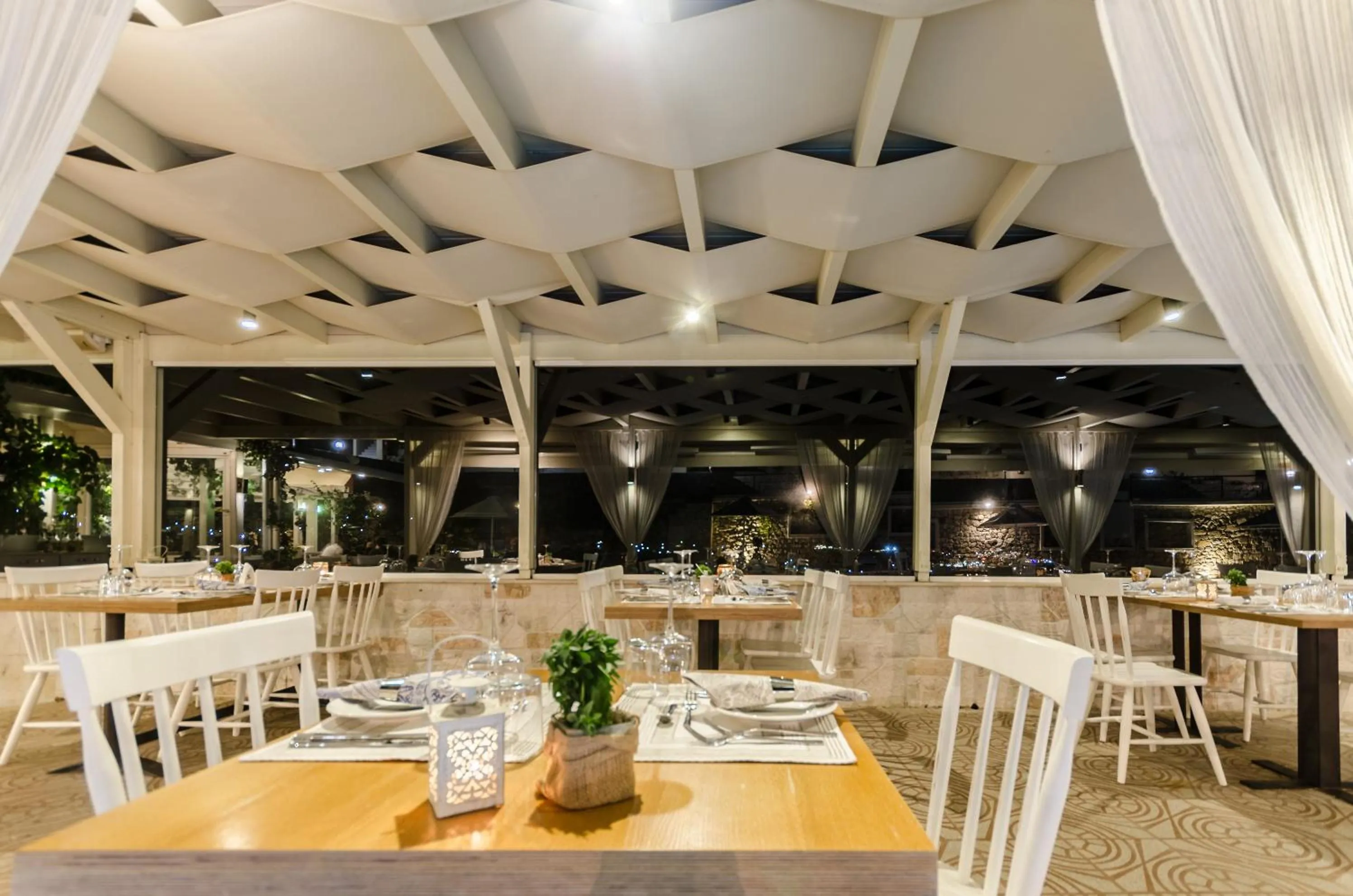 Restaurant/places to eat in Pela Mare Hotel