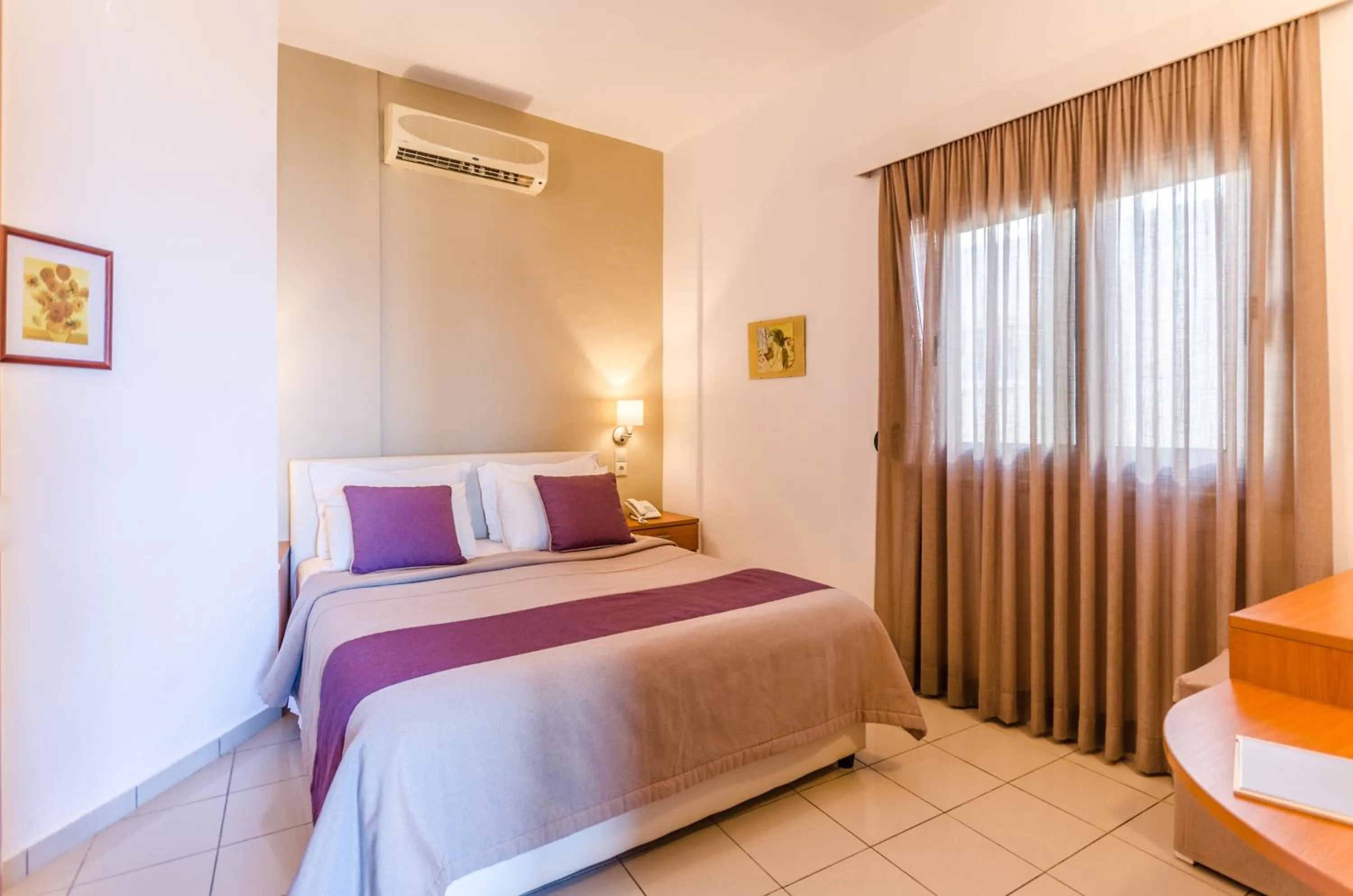 Bed in Pela Mare Hotel