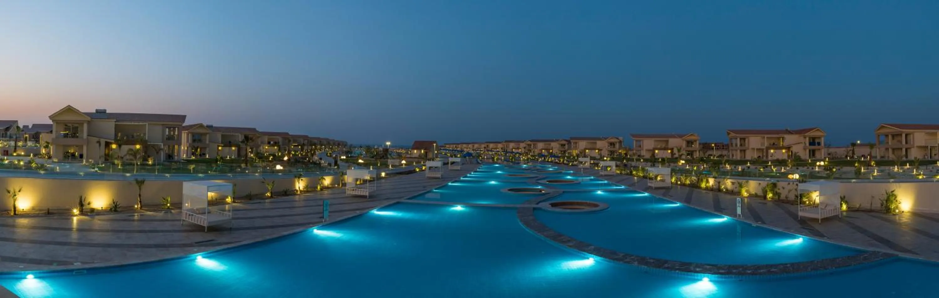 Property building, Swimming Pool in Pickalbatros Sea World Resort - Marsa Alam