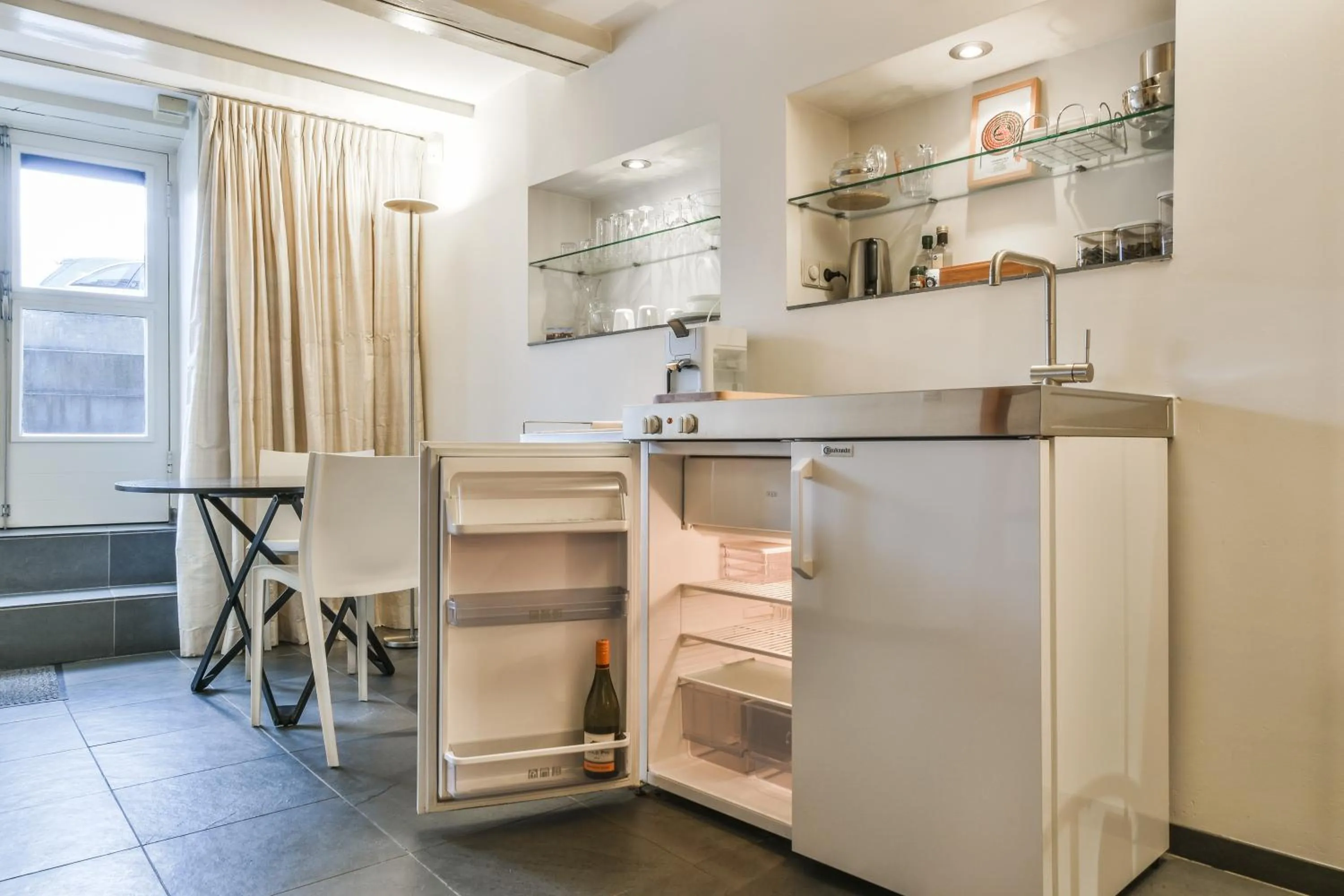 Kitchen or kitchenette in Amsterdam Canal Guest Apartment