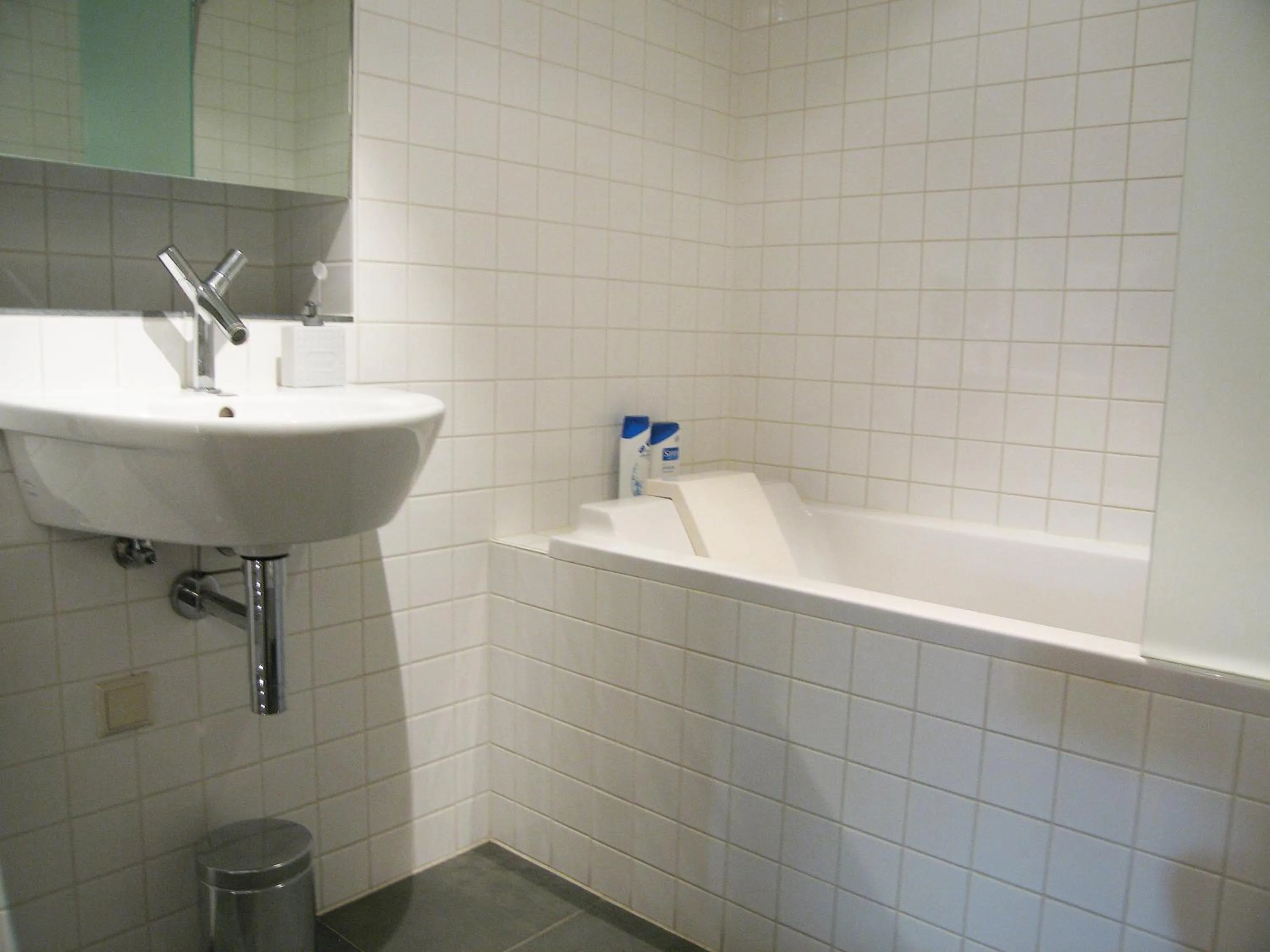 Bathroom in Amsterdam Canal Guest Apartment