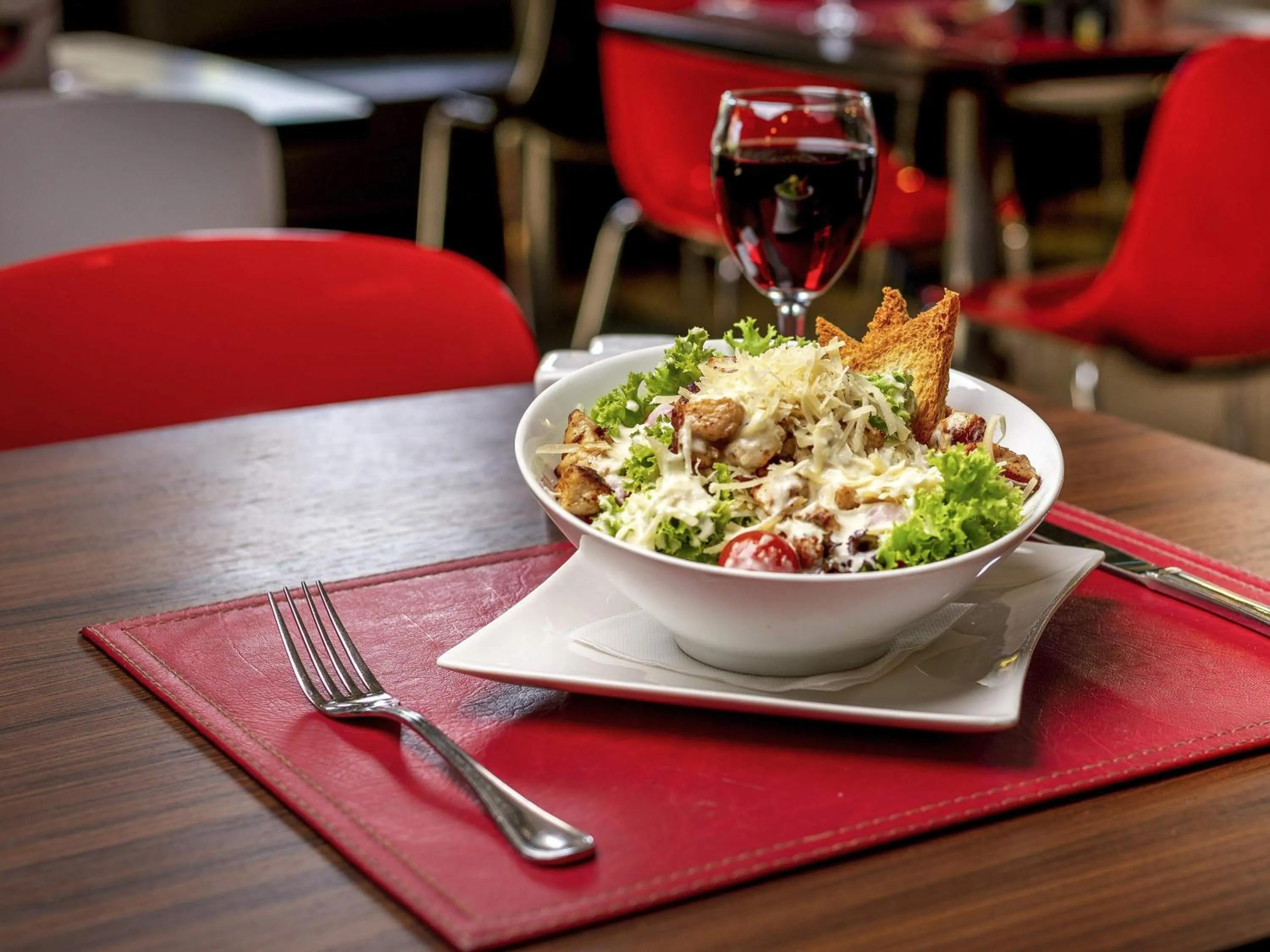 Restaurant/places to eat in ibis Santiago Estacion Central