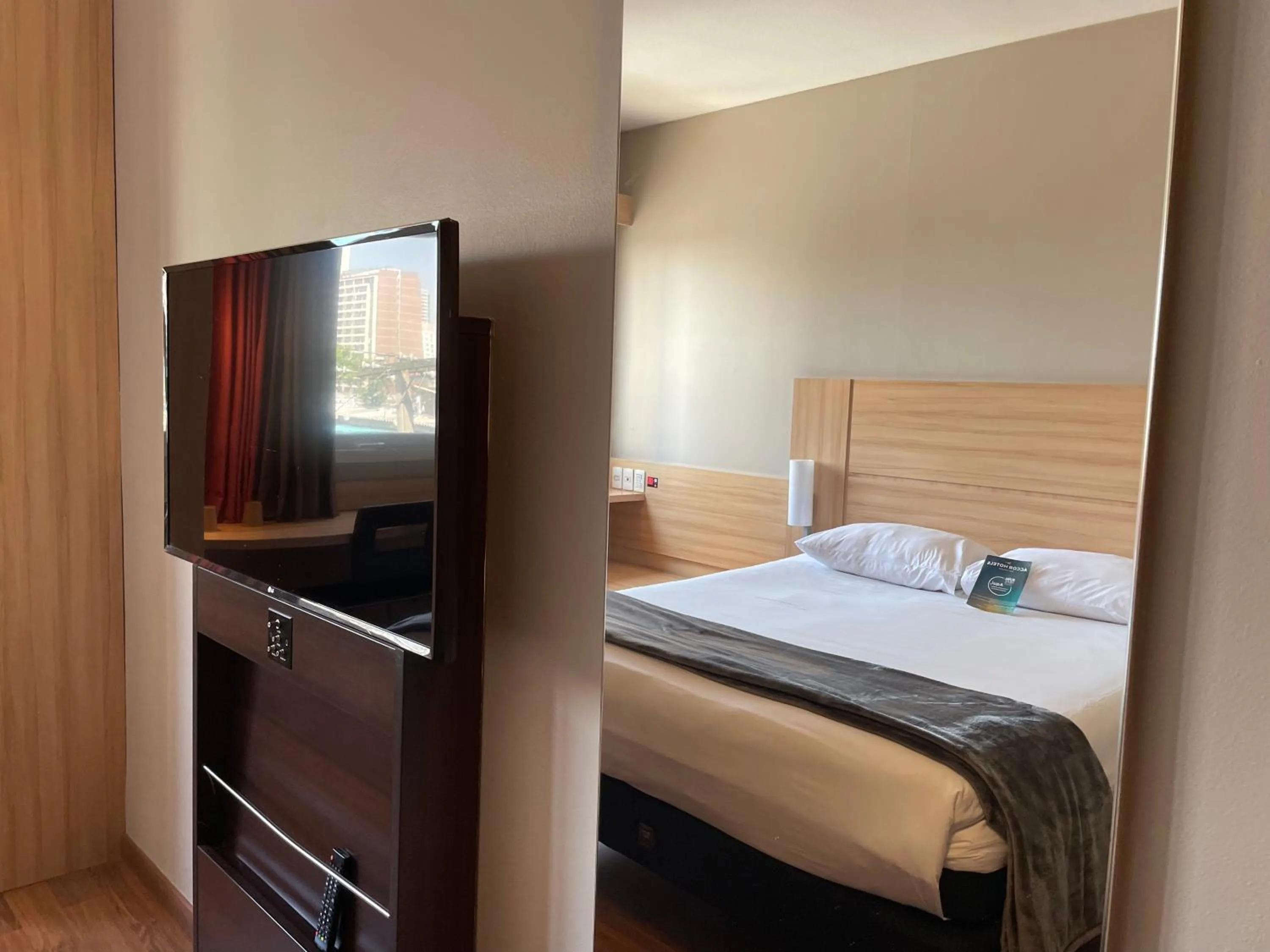 Bedroom in ibis Santiago Estacion Central