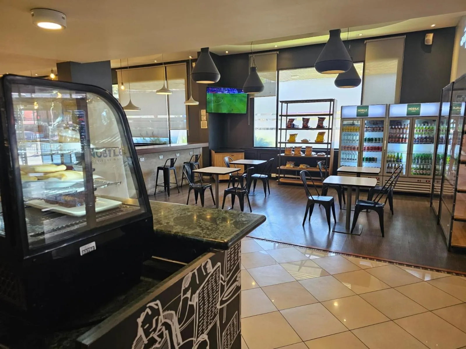 Restaurant/places to eat in Nobile Inn Santiago