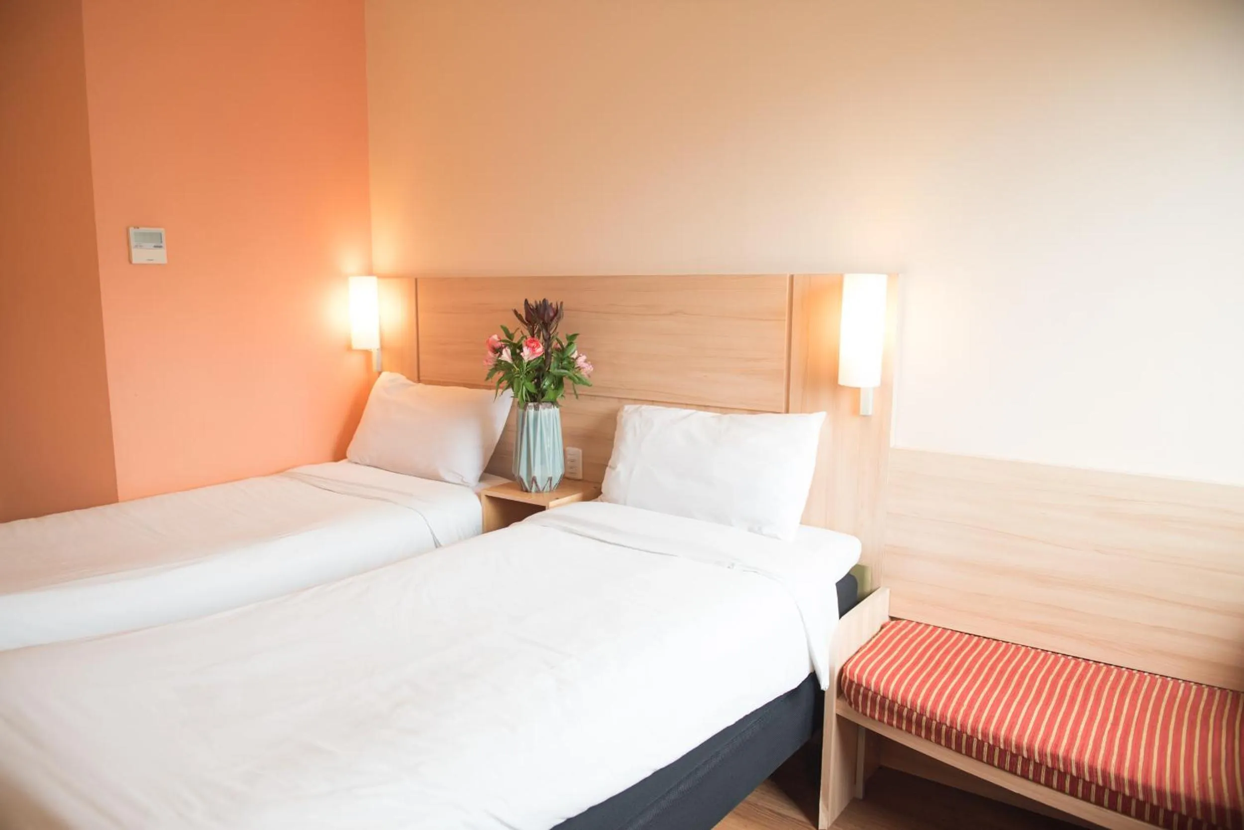 Photo of the whole room in ibis Santiago Estacion Central