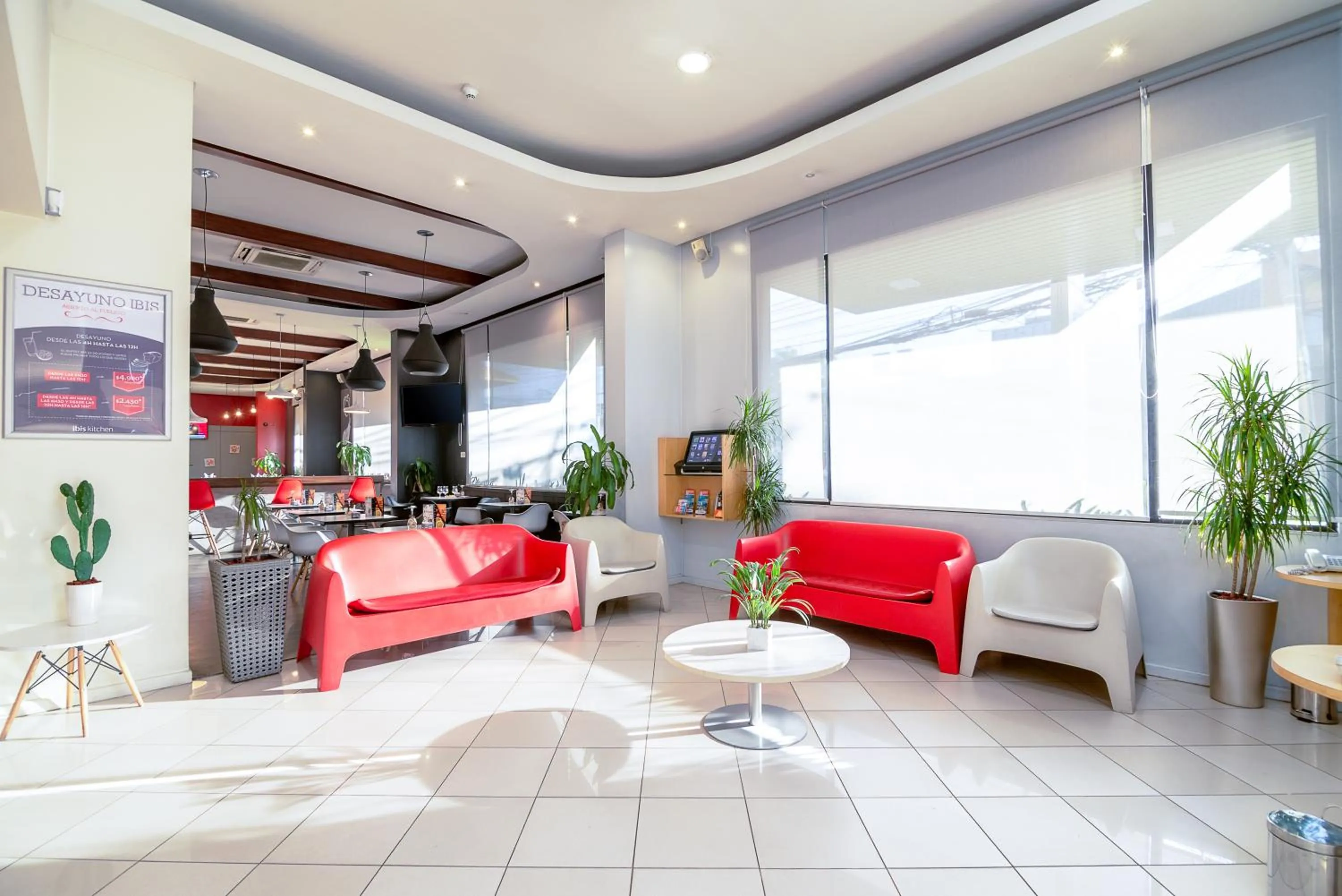 Seating area in ibis Santiago Estacion Central