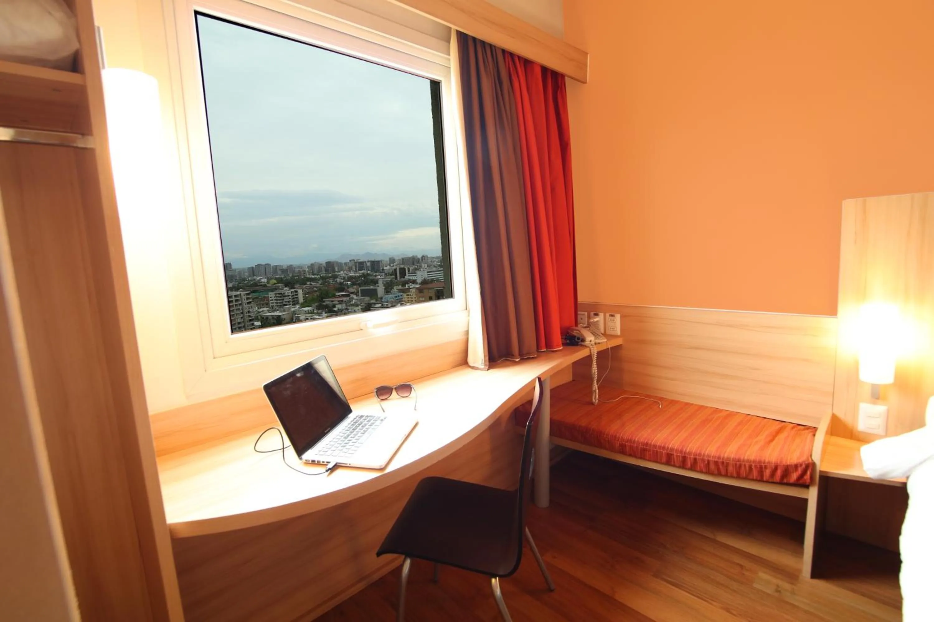 Bedroom in ibis Santiago Estacion Central