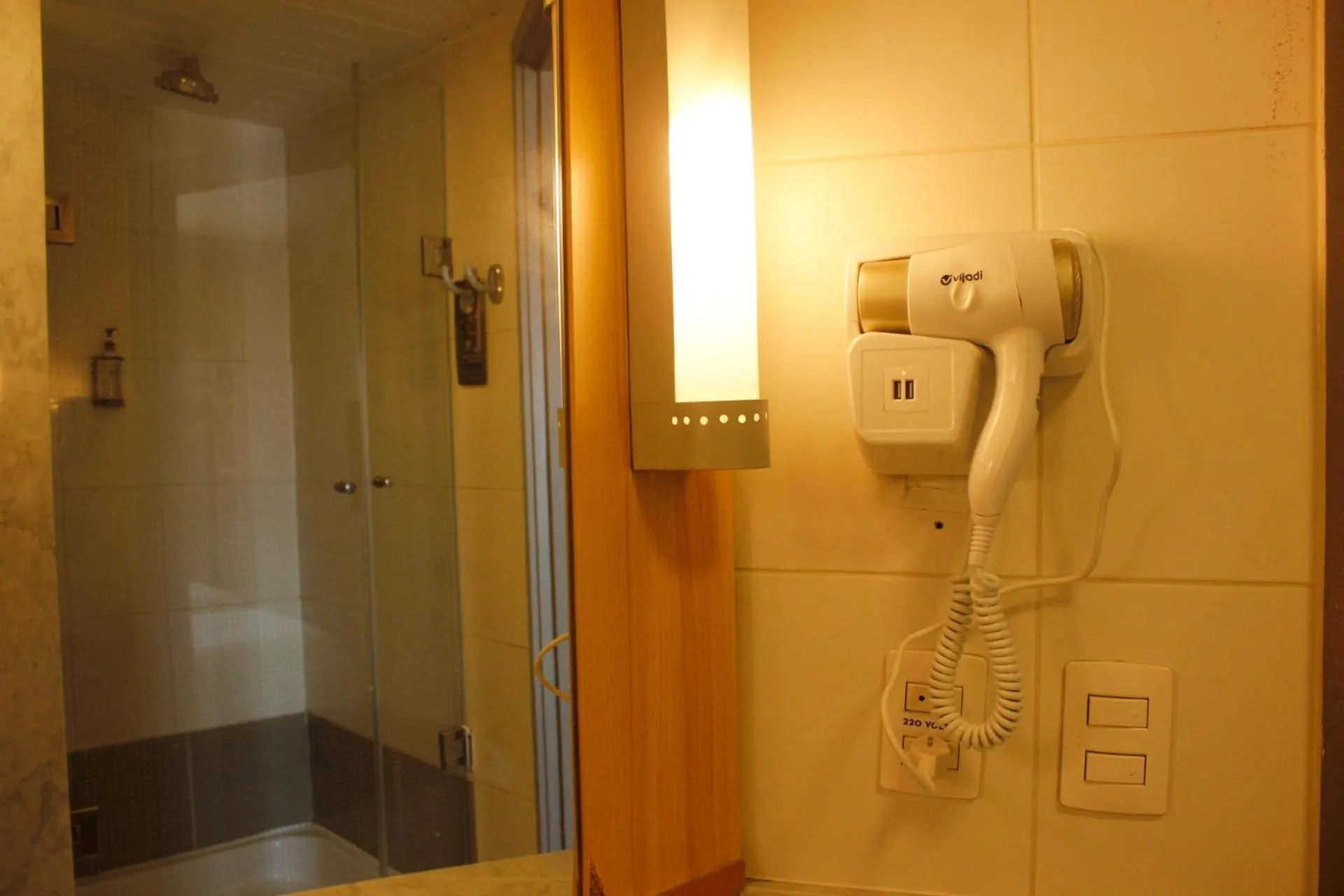 Bathroom in ibis Santiago Estacion Central